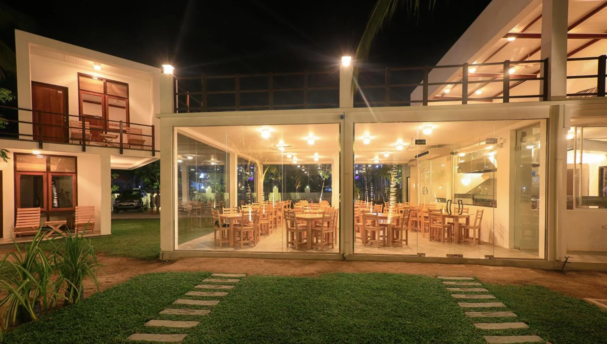 Restaurant/places to eat in Arugambay Roccos