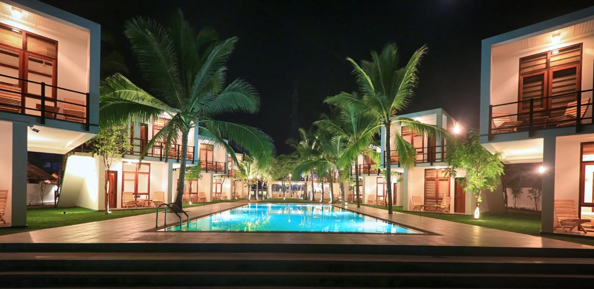 Swimming pool in Arugambay Roccos