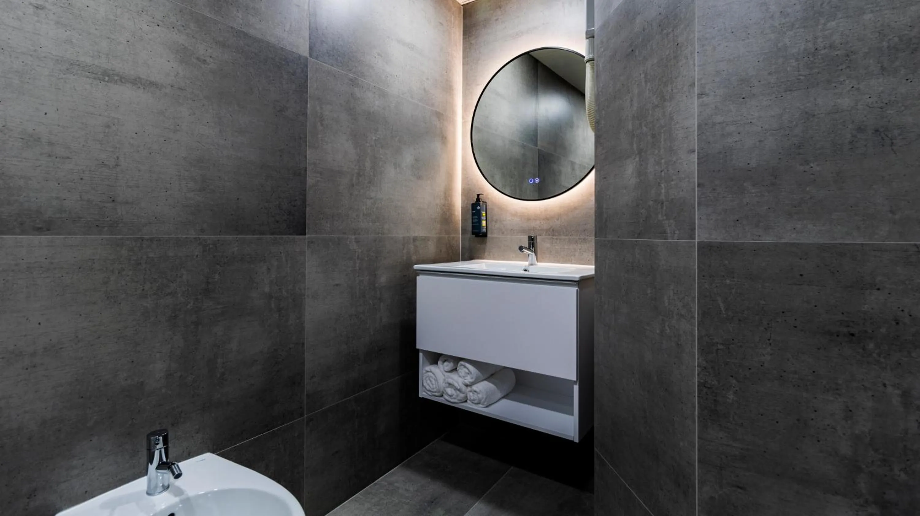 Toilet in Albergaria Quim Barreiros