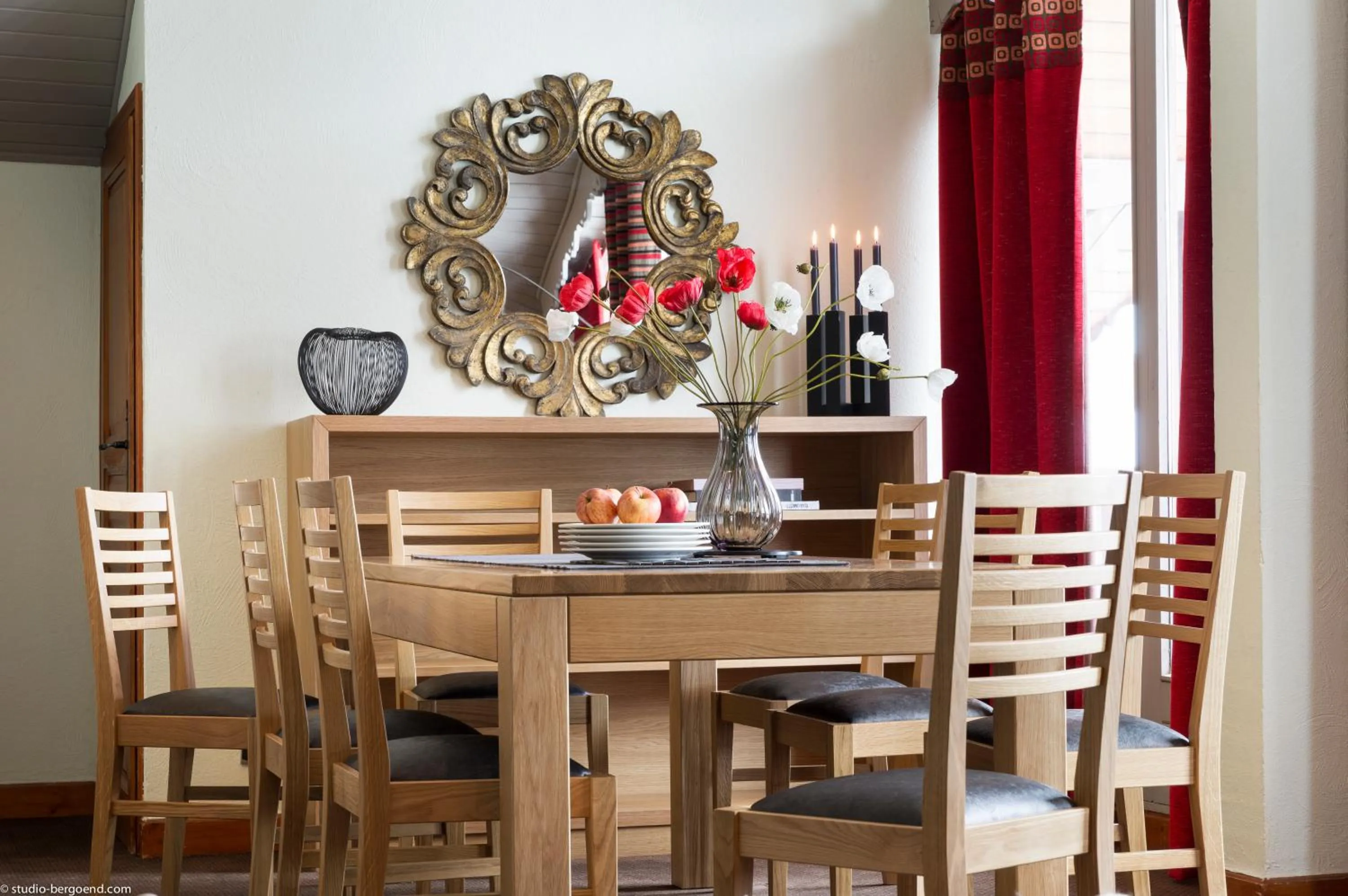 Dining area in Résidences Village Montana by Village Montana