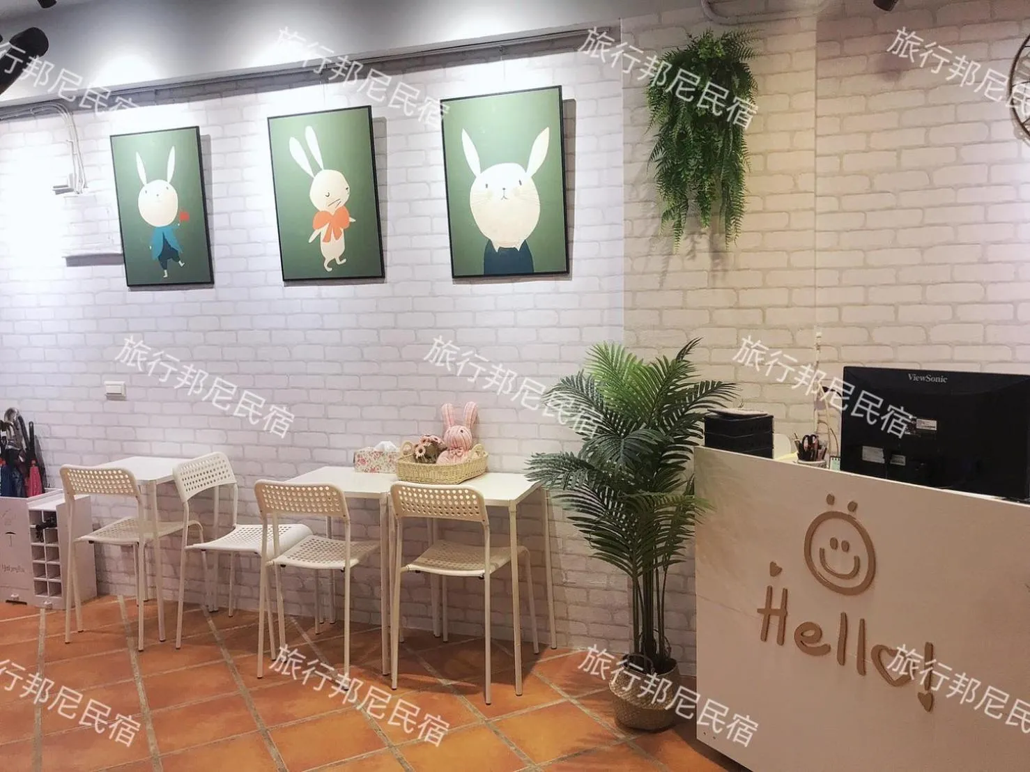 Communal lounge/ TV room in Tourist Bunny Hostel