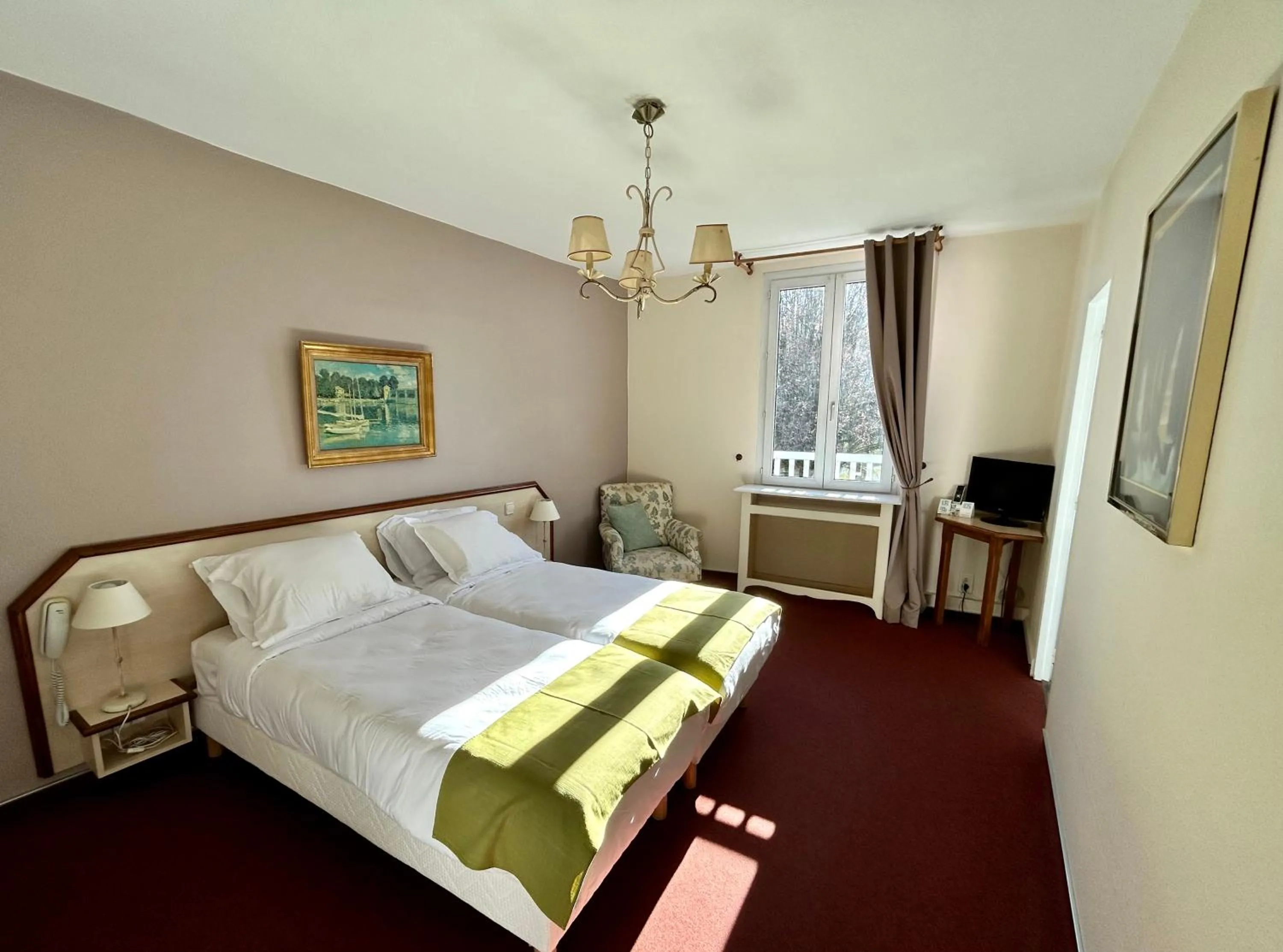 Bedroom, Bed in Logis Hôtel Teyssier