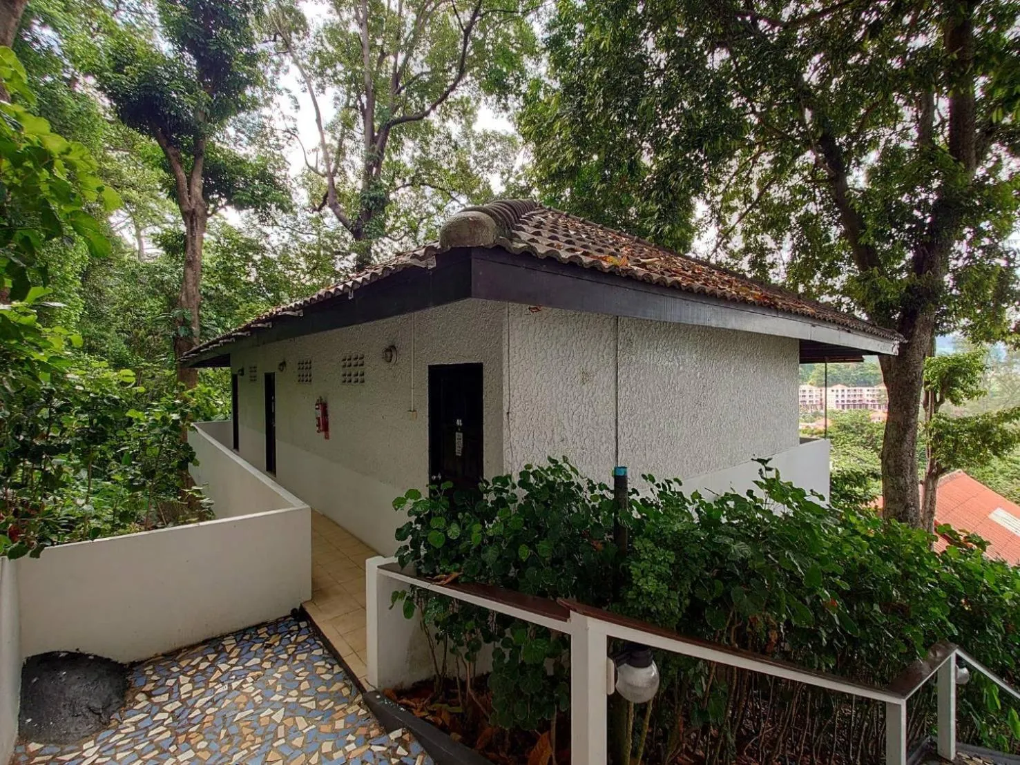 Garden in On The Hill Karon Resort