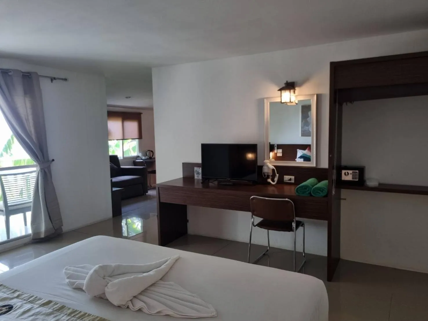 Bed in On The Hill Karon Resort