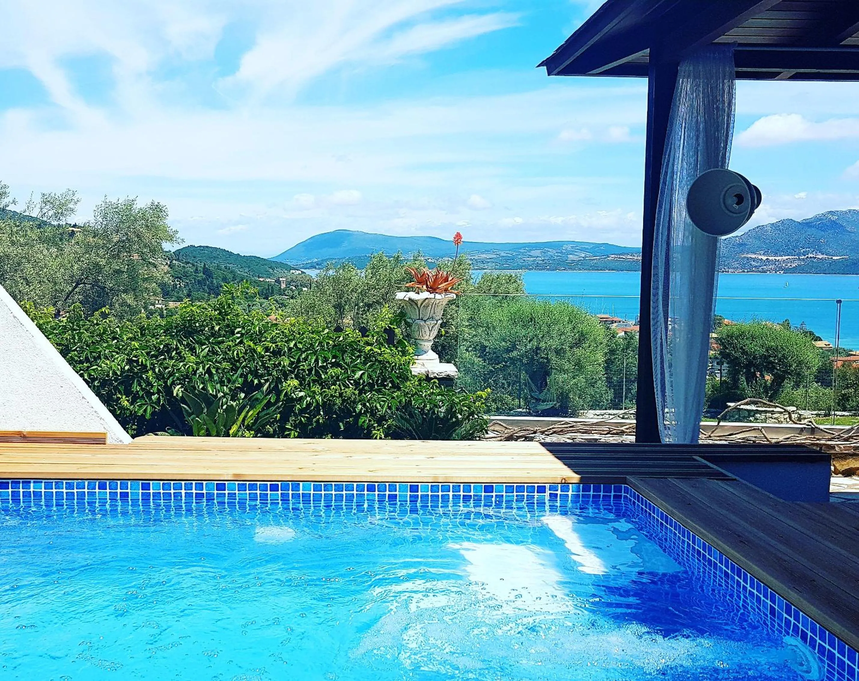Hot Tub in Luxury Villa Athina