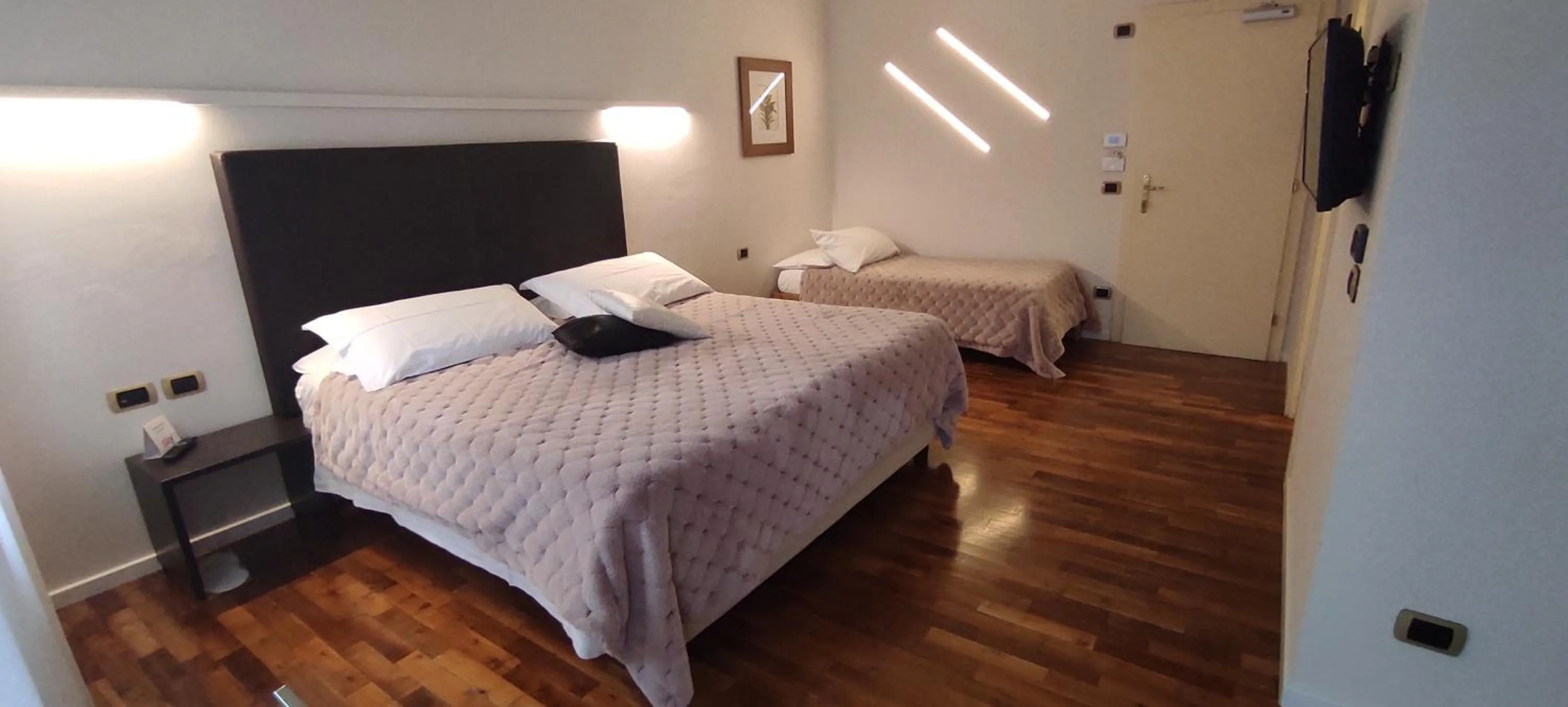 Photo of the whole room, Bed in Hotel Lilla'