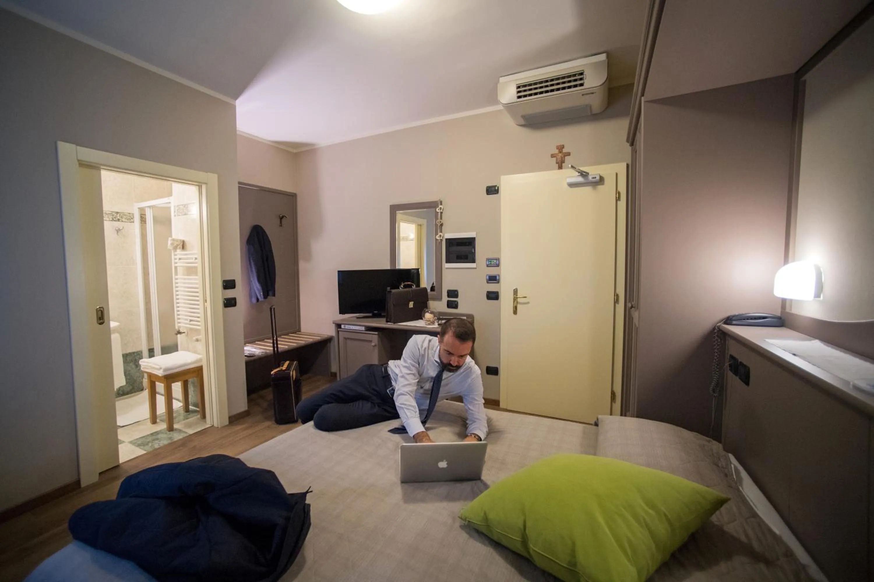 People, Bed in Hotel Lilla'