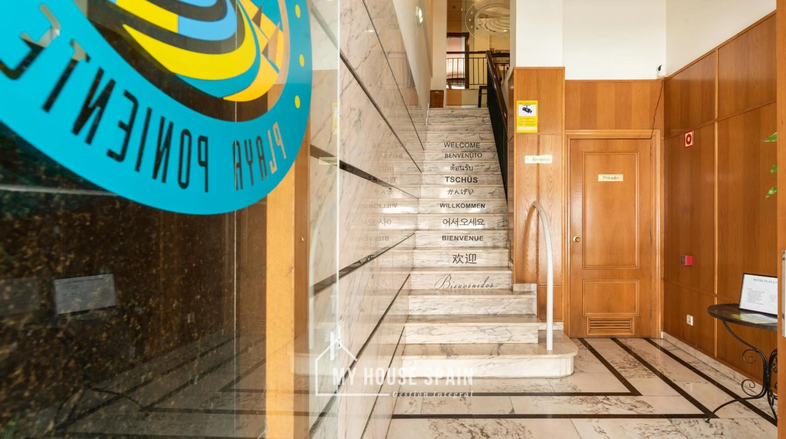 Text overlay in Hotel Playa Poniente