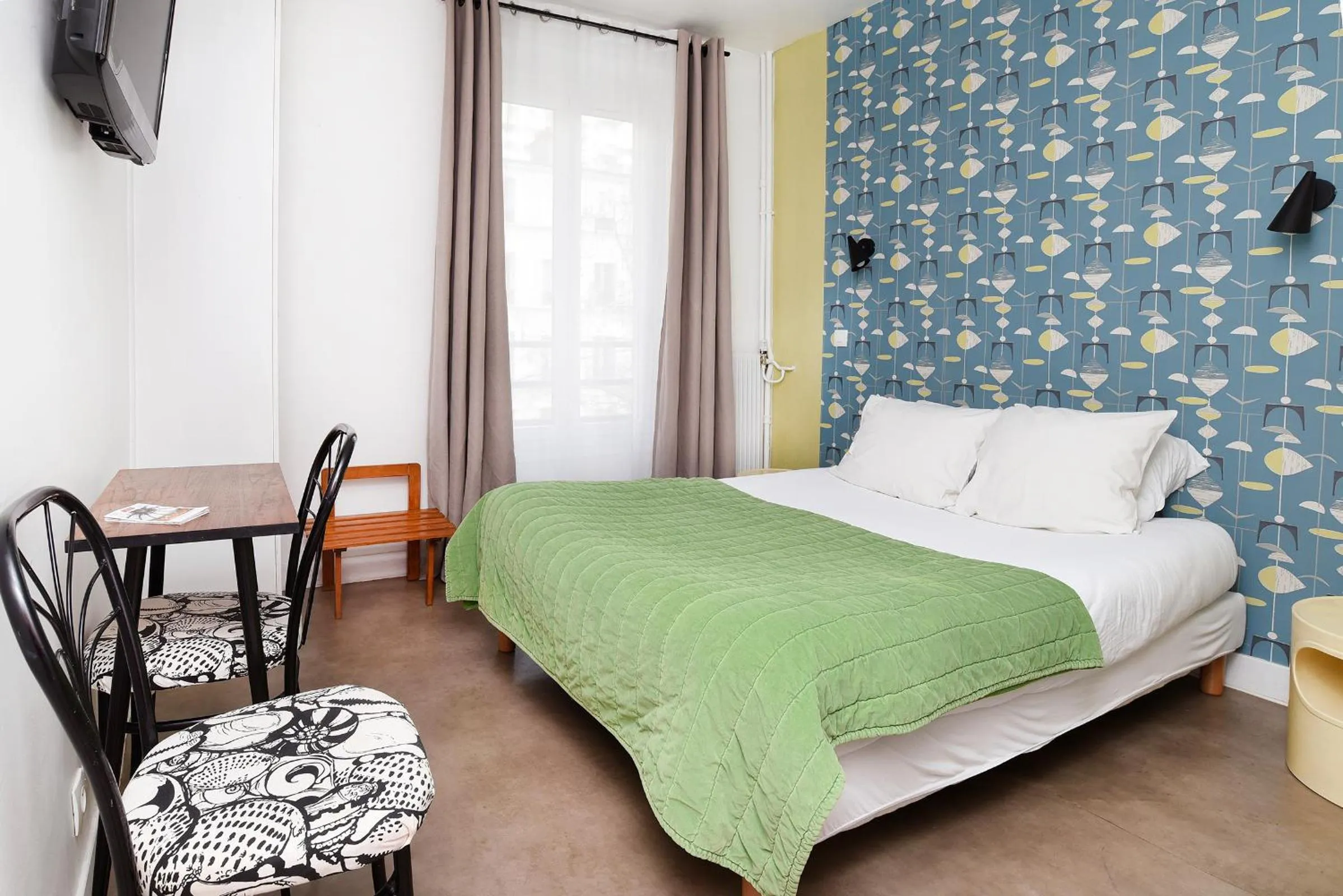 Photo of the whole room, Bed in Zazie Hôtel