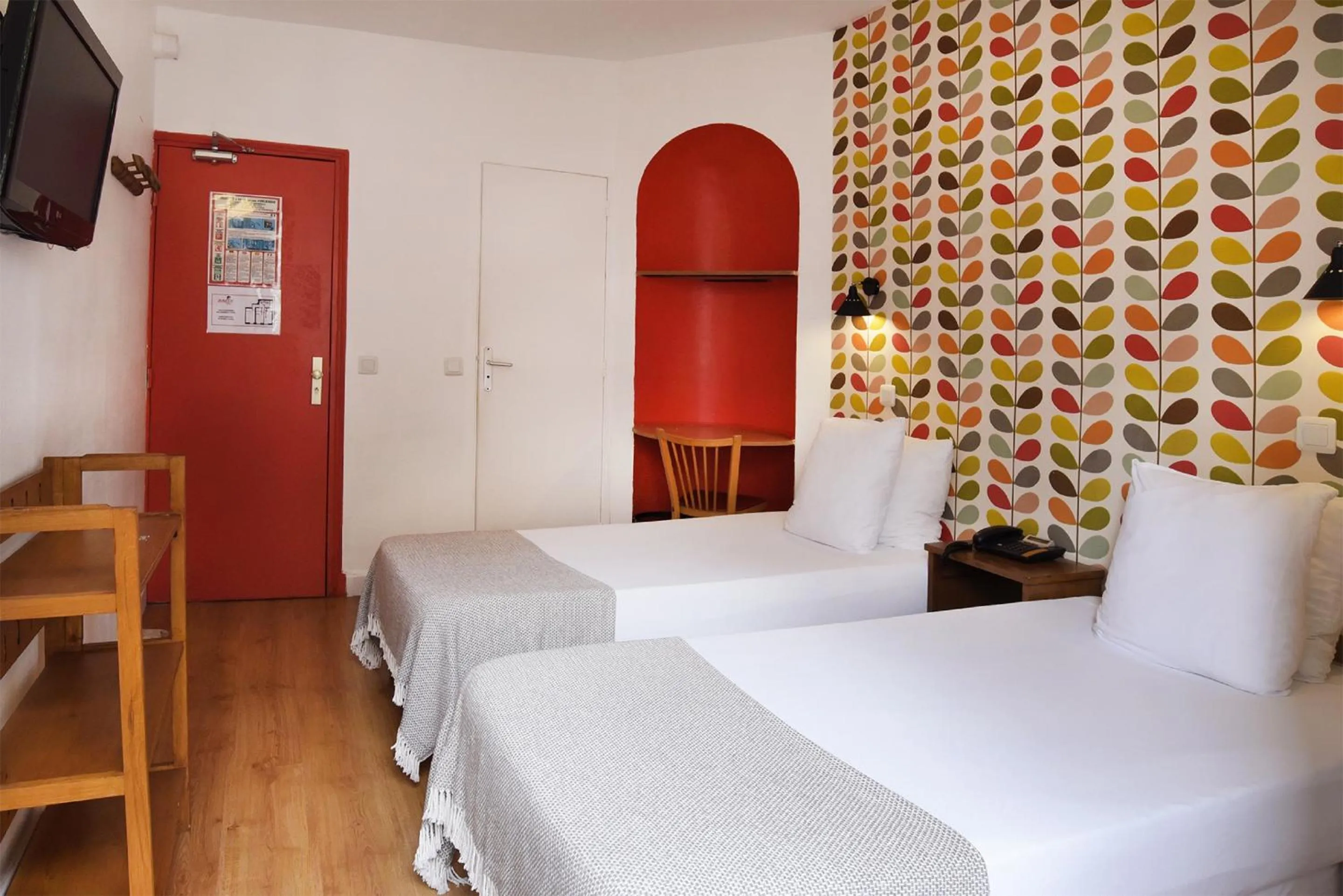 Photo of the whole room, Bed in Zazie Hôtel