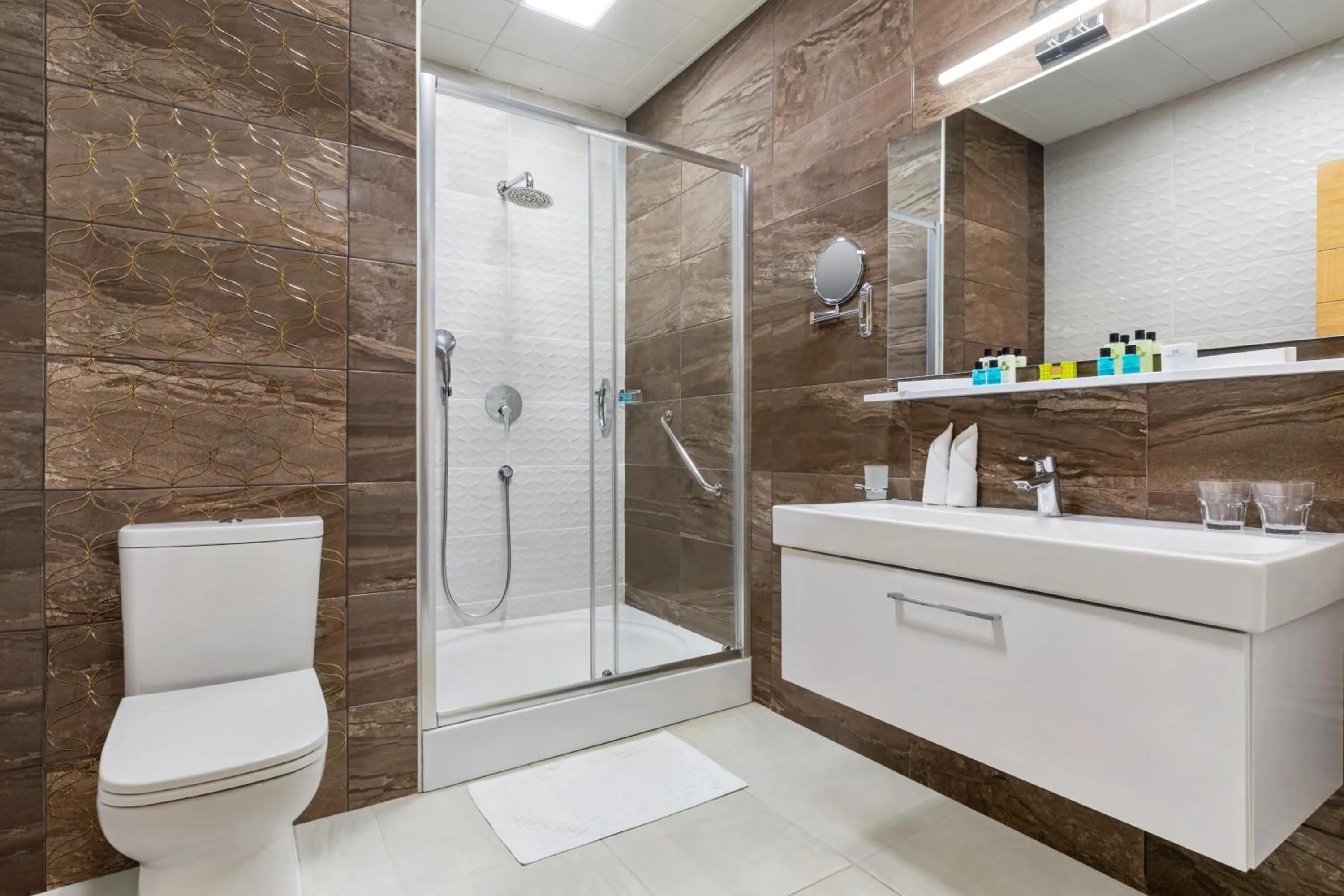 Shower in Wyndham Baku