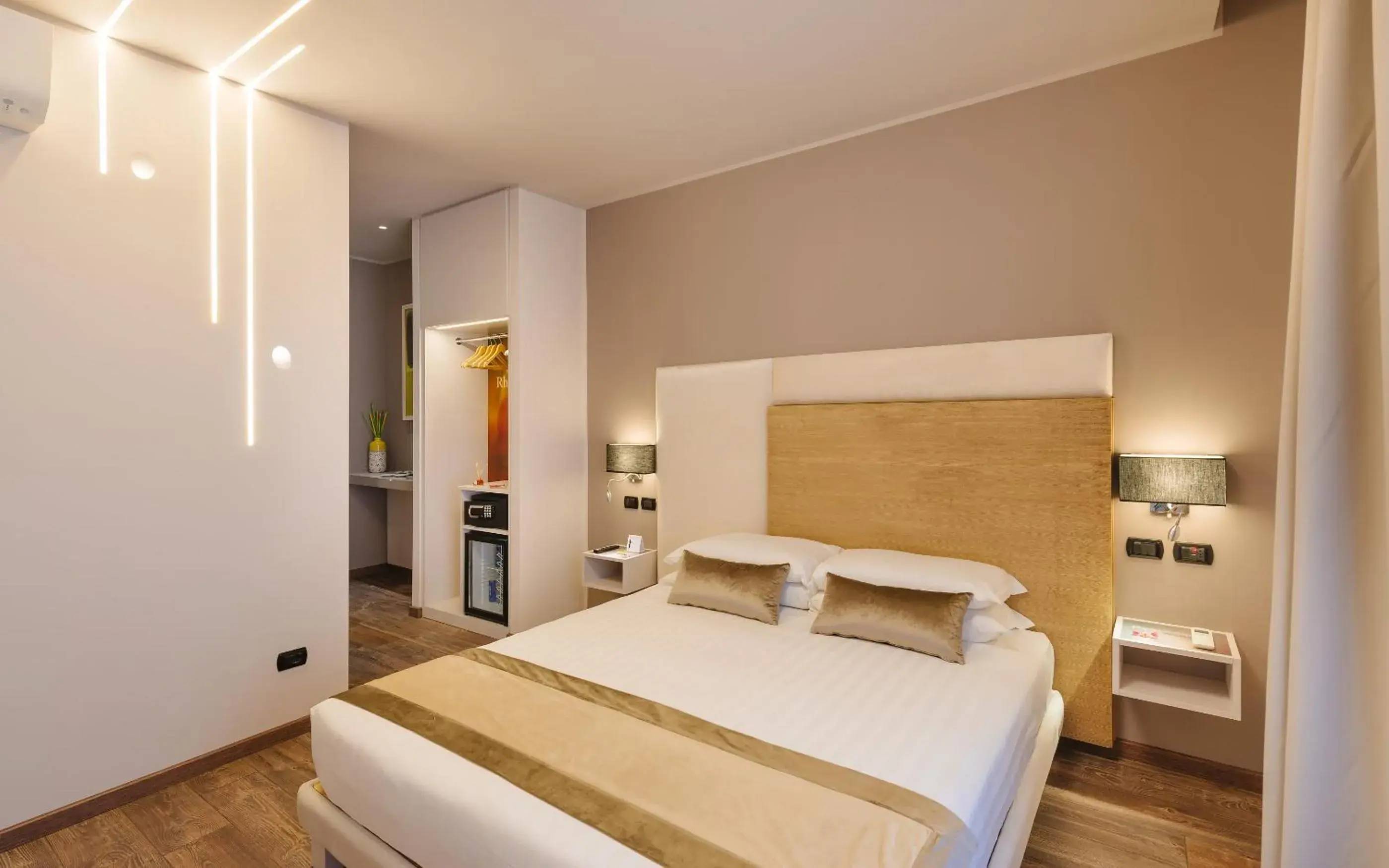 Deluxe Double or Twin Room - single occupancy in Etruska luxury Trastevere Guesthouse Deluxe Double or Twin Room - single occupancy in Etruska luxury Trastevere Guesthouse