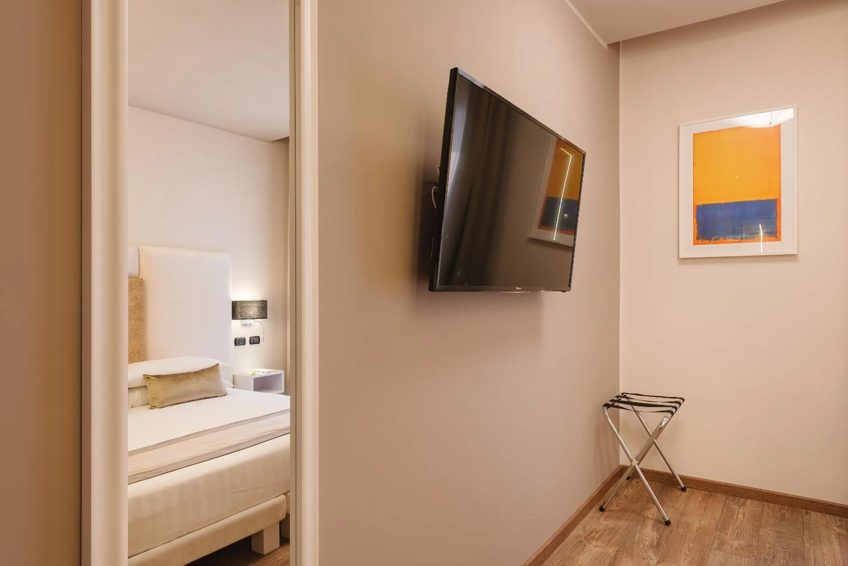 TV and multimedia, Bed in Etruska luxury Trastevere Guesthouse