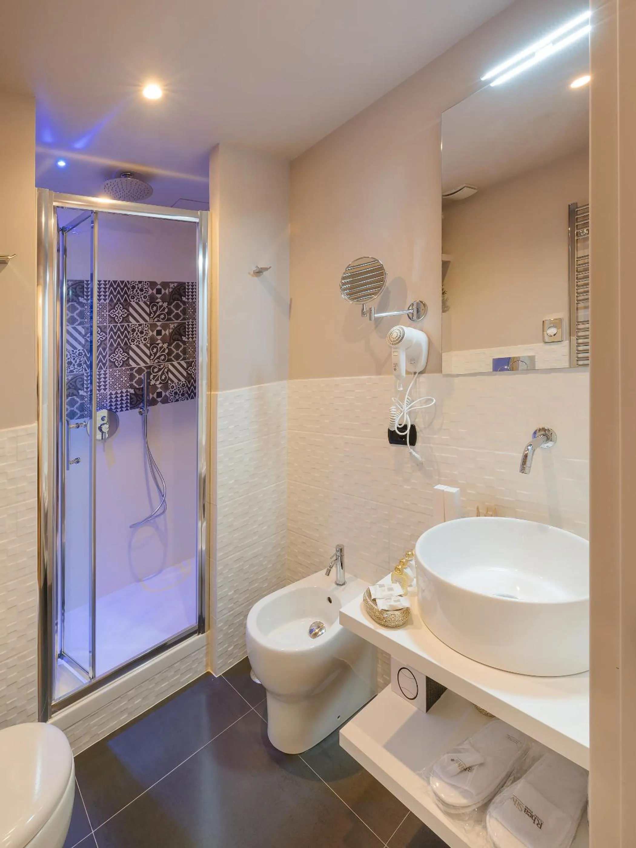 Shower in Etruska luxury Trastevere Guesthouse