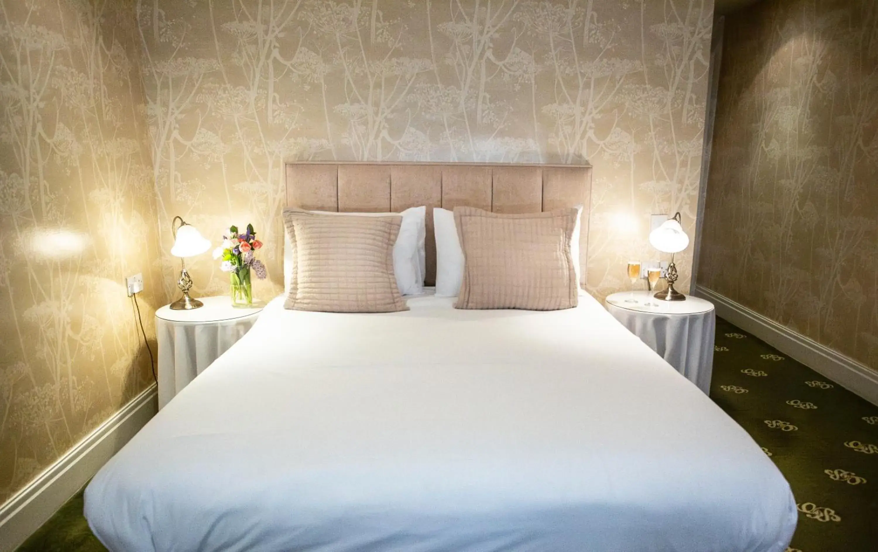 Double Room - single occupancy in Gibbon Bridge Hotel Double Room - single occupancy in Gibbon Bridge Hotel