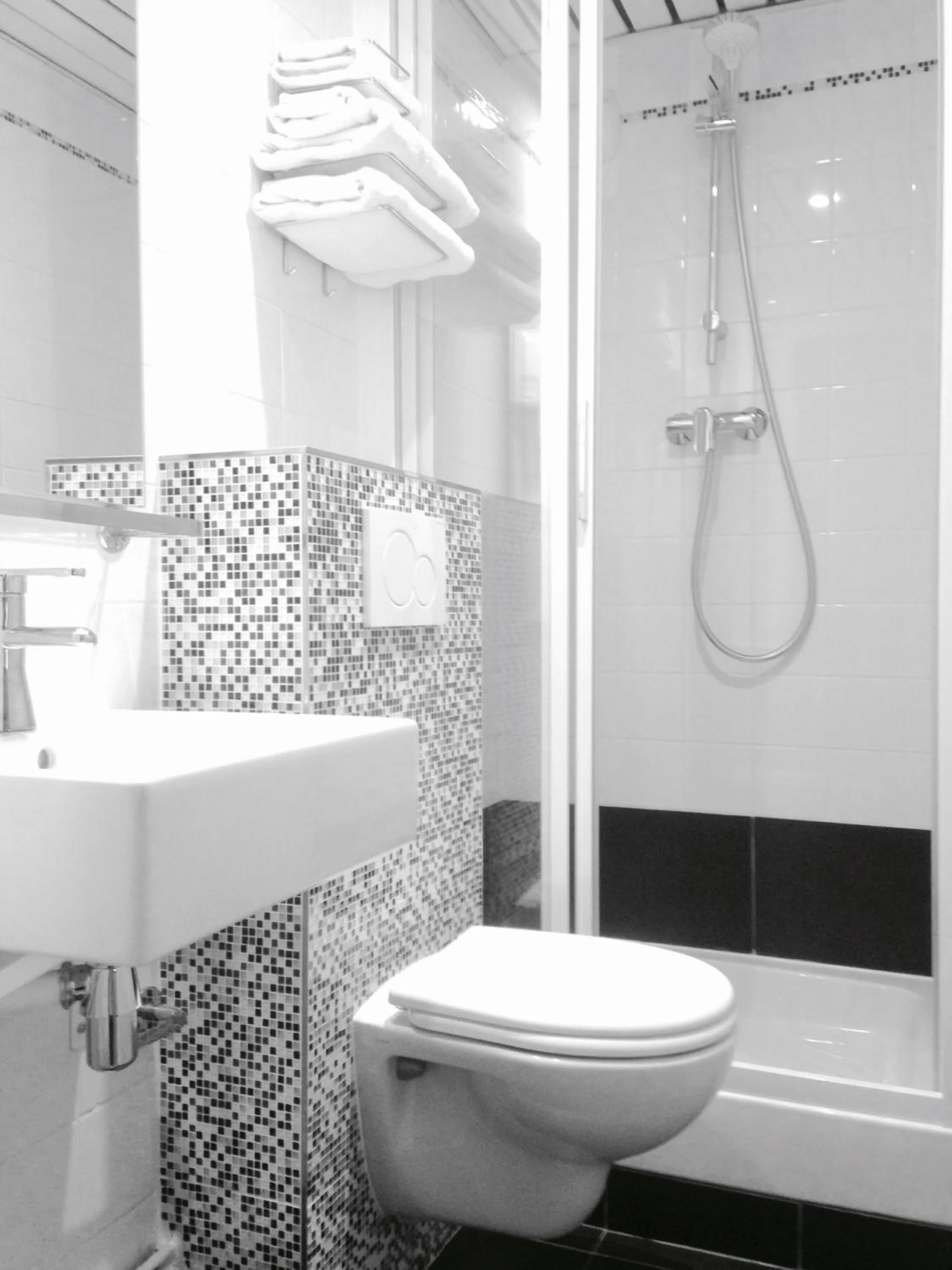 Bathroom in Hôtel Opéra Dieppe