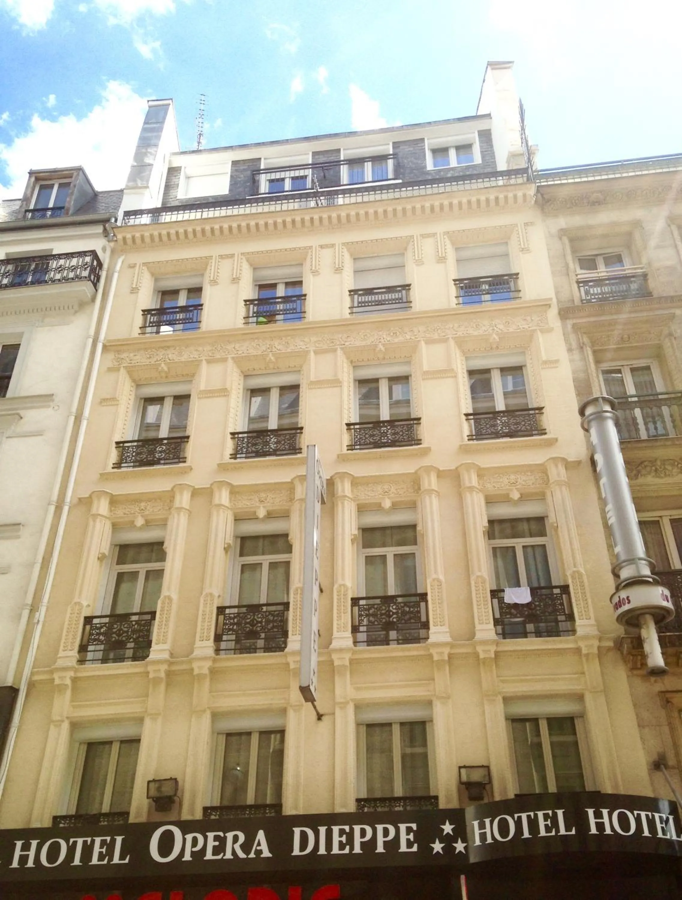 Property building in Hôtel Opéra Dieppe