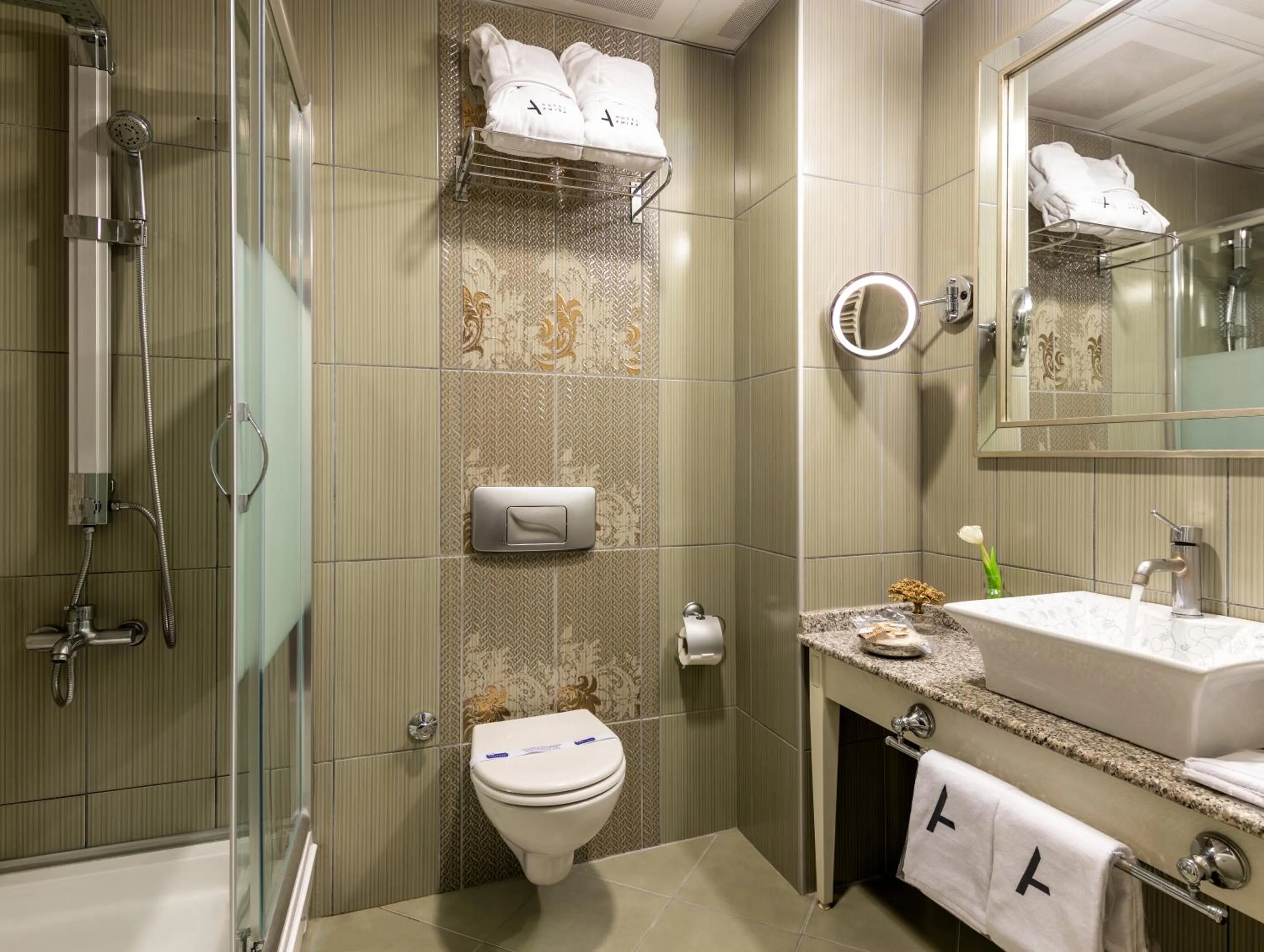 Shower in Hotel Amira Istanbul