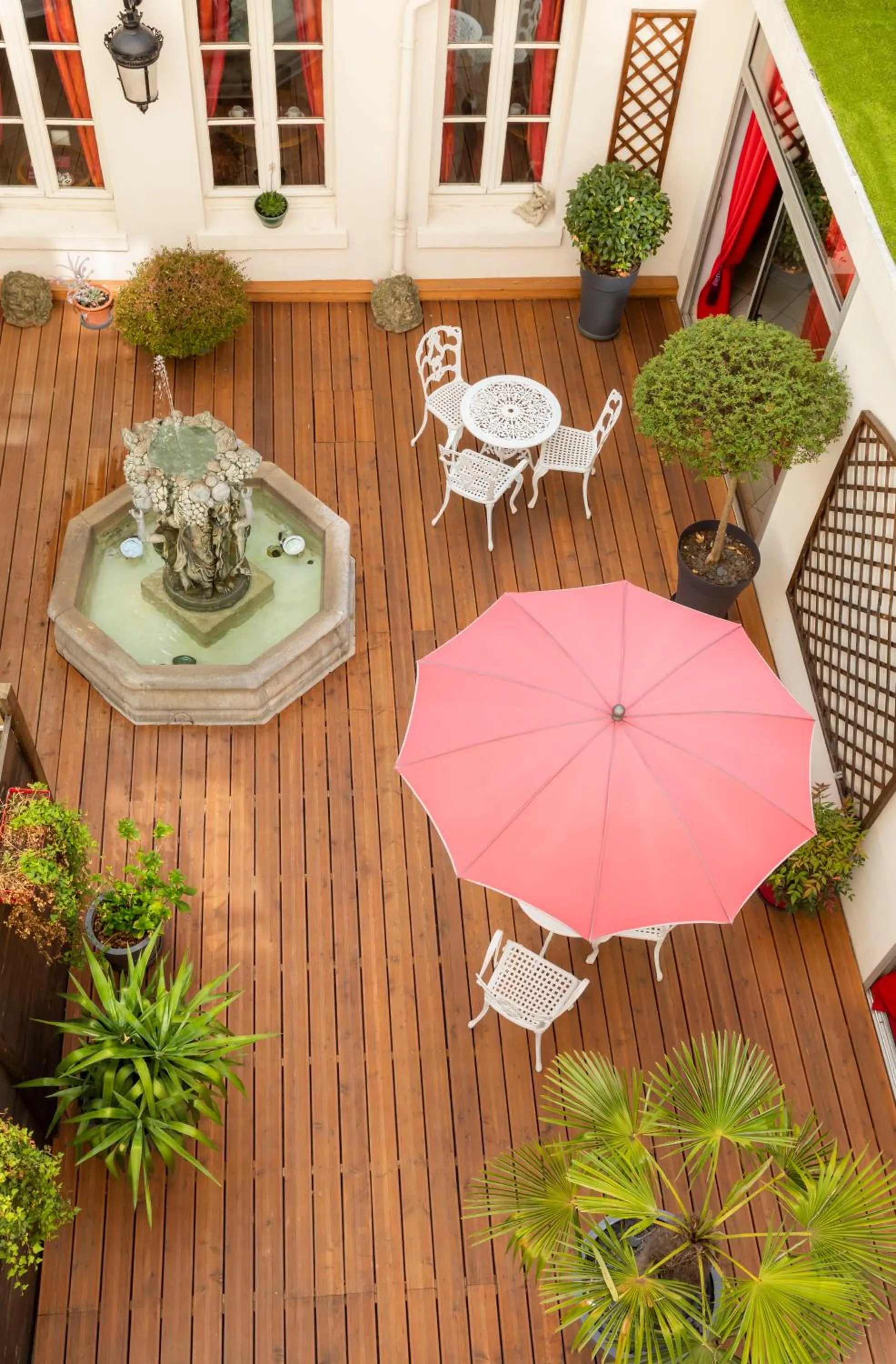 Garden view in Agate Hôtel