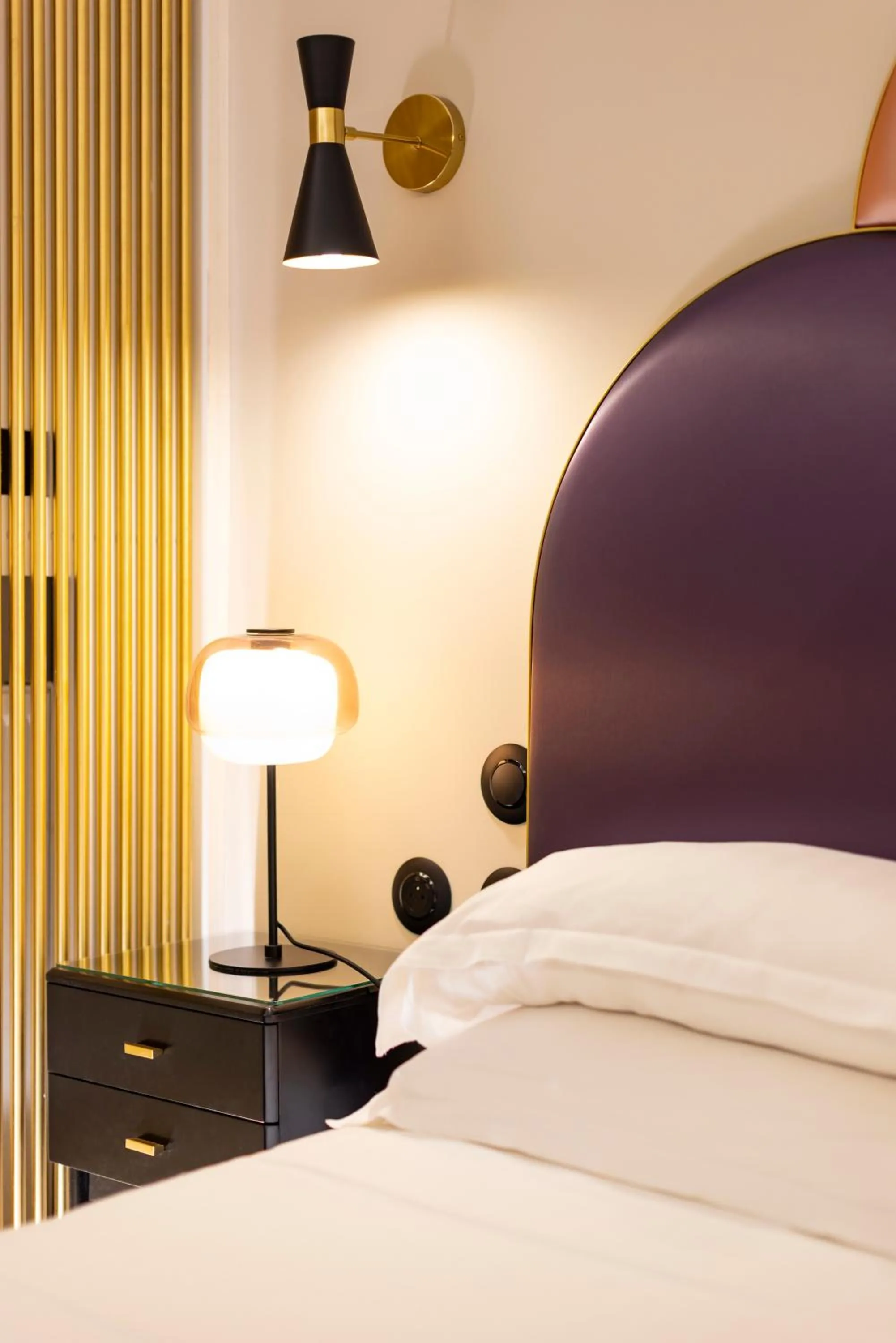 Bedroom, Bed in Hôtel Mondial