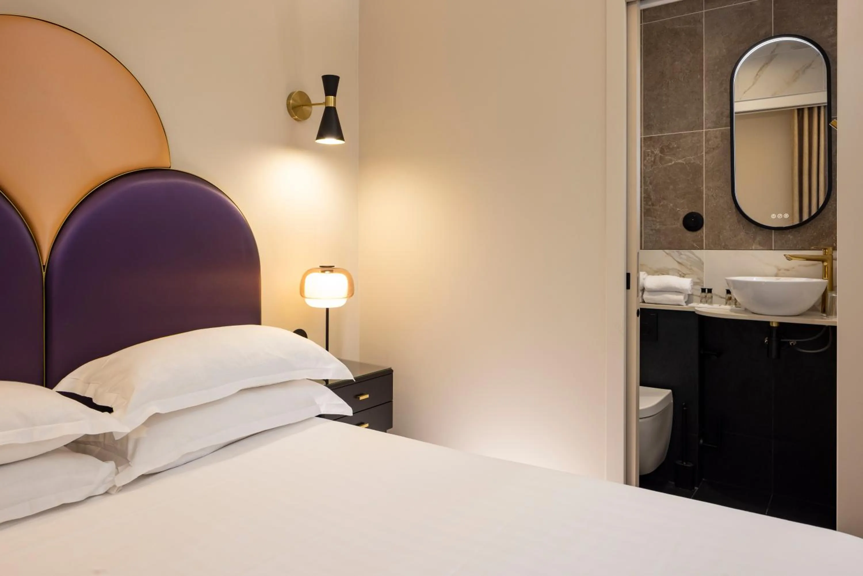 Bed in Hôtel Mondial