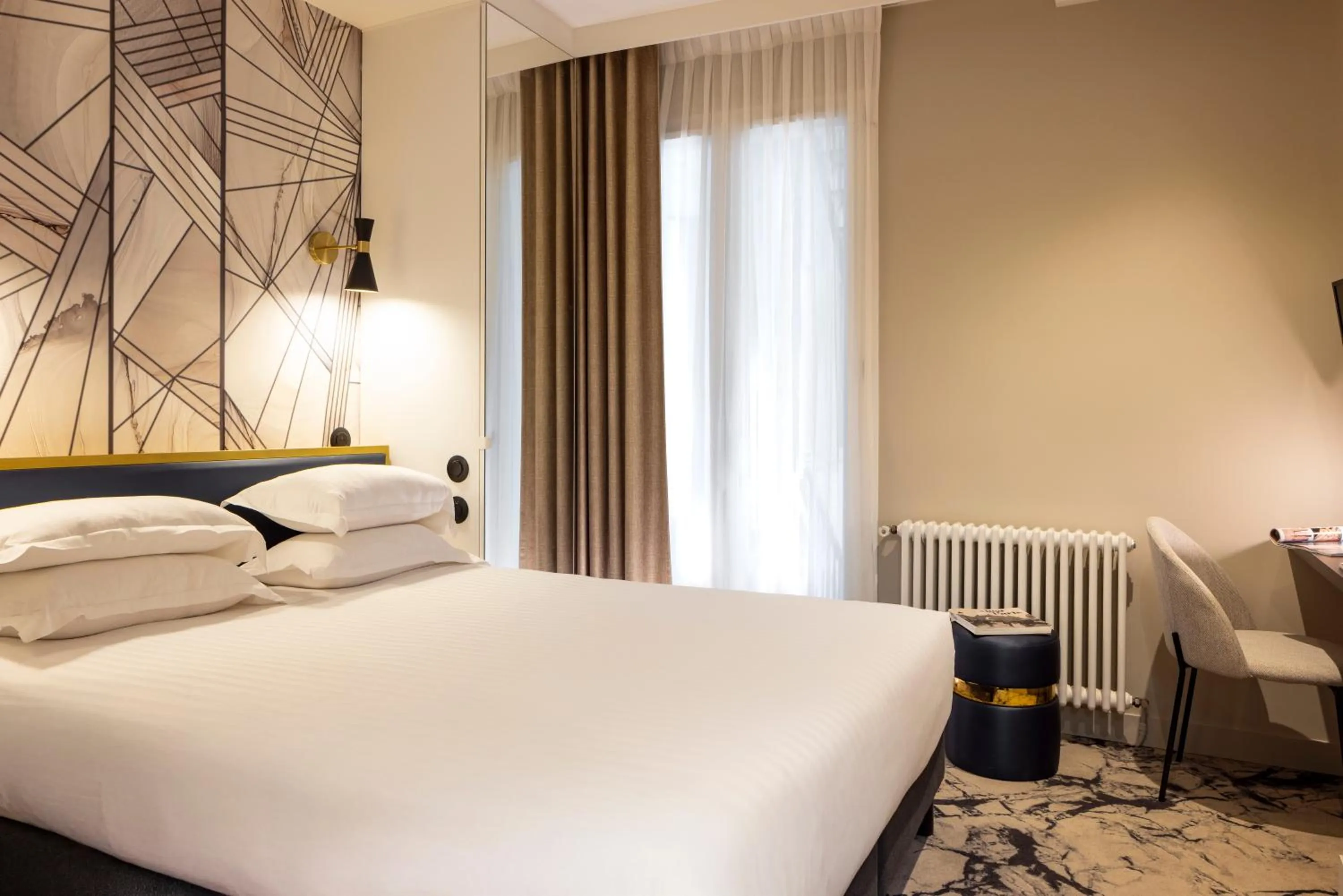 Bed in Hôtel Mondial