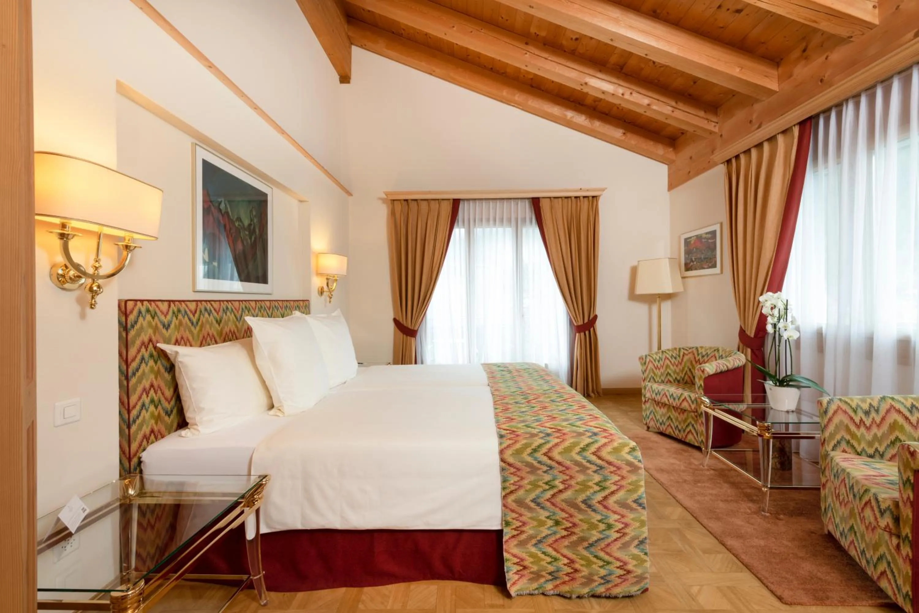 Living room, Bed in Hotel Vereina