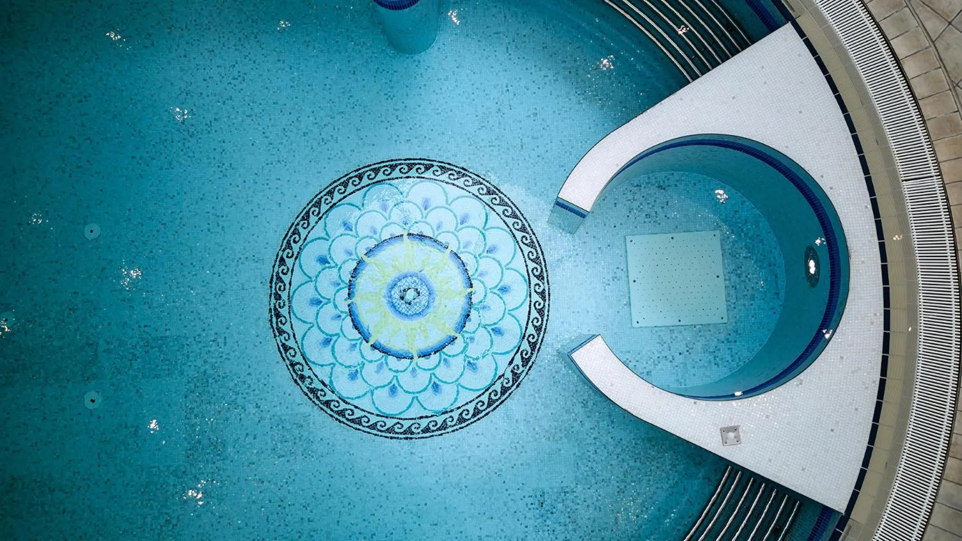 Pool view in Hotel Vereina