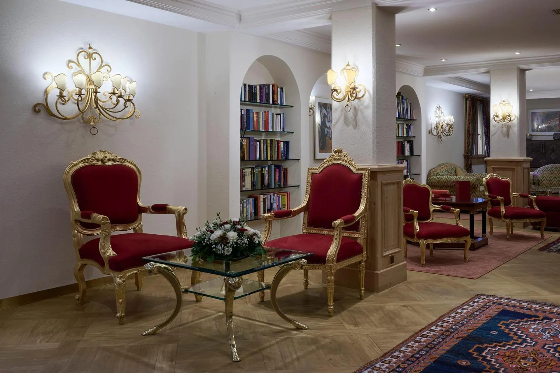 Library in Hotel Vereina