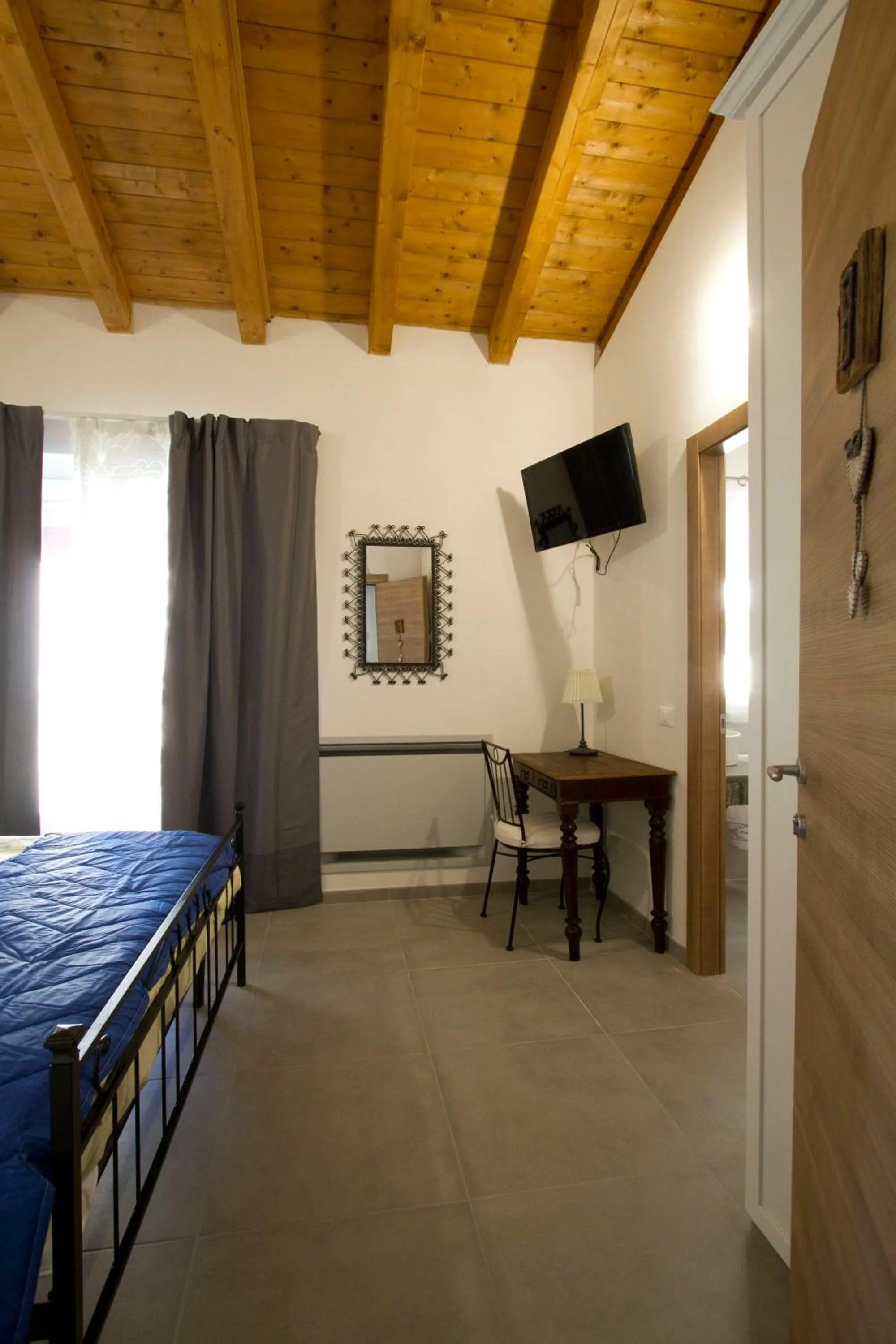 Bedroom, Bed in Valle dei Mulini - Lake Como