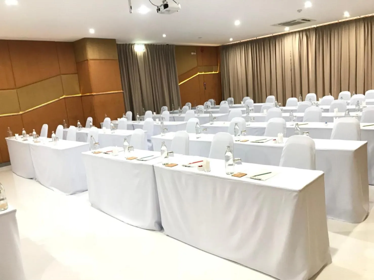 Meeting/conference room in Anna-Nava Pakkret Hotel