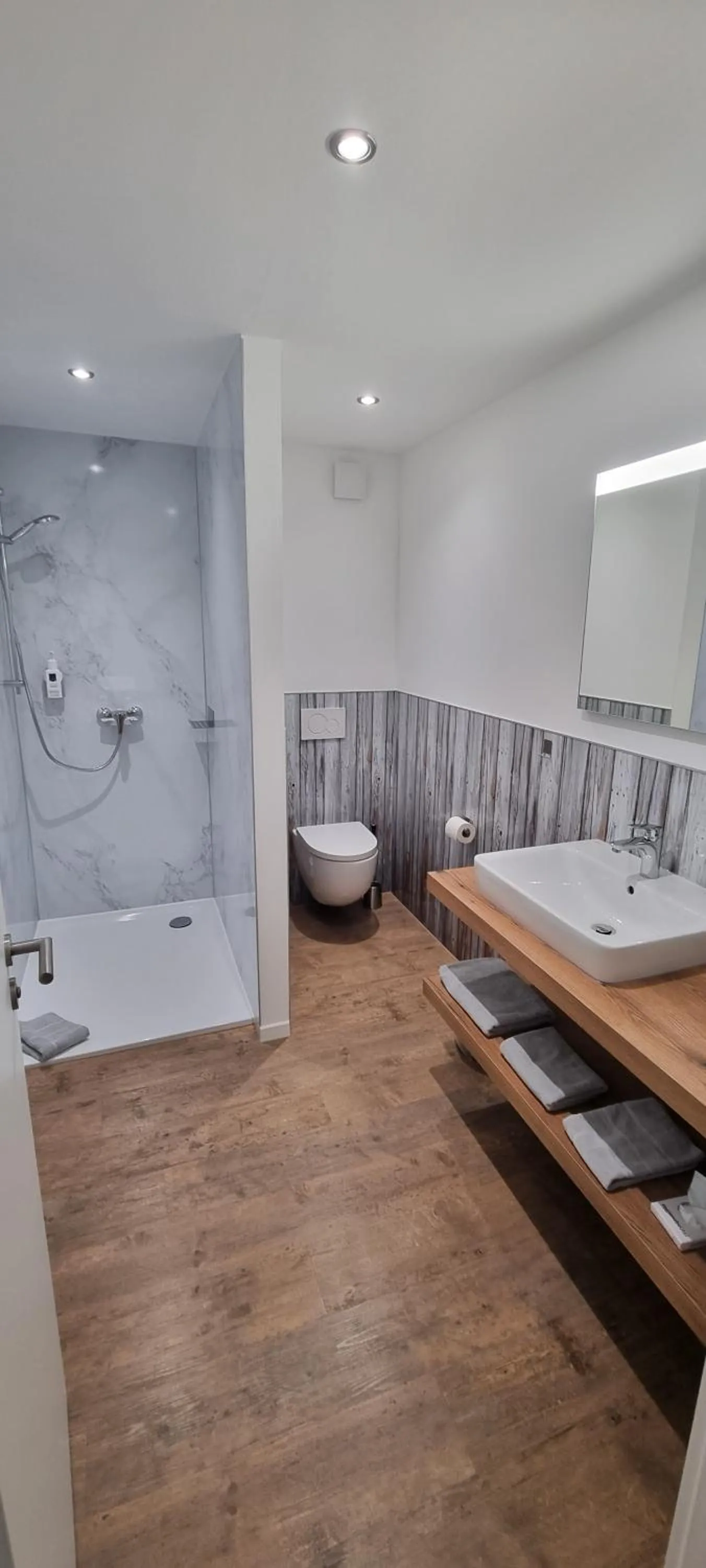 Bathroom, Bed in Hotel Restaurant Bootshaus