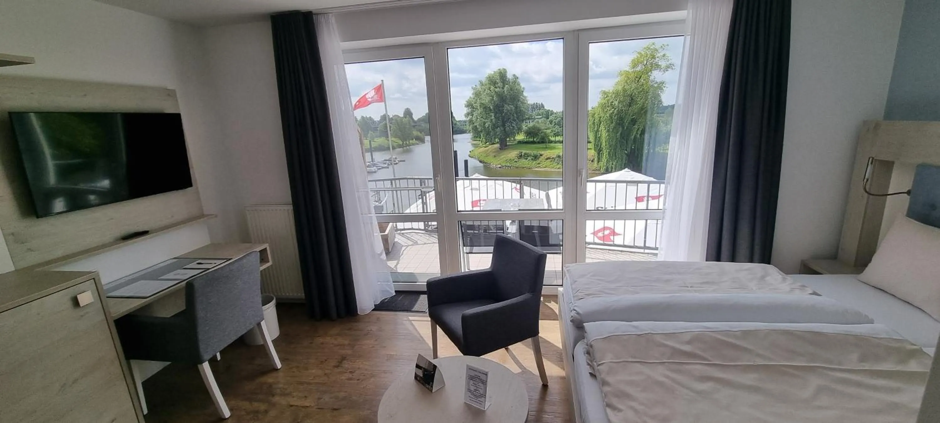 Photo of the whole room, Bed in Hotel Restaurant Bootshaus