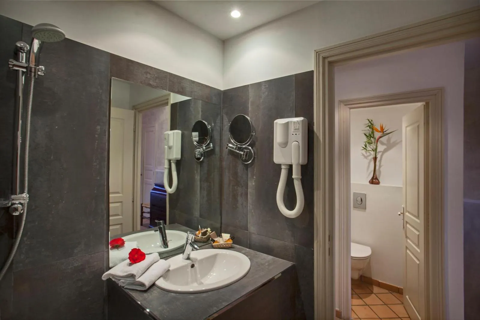 Toilet in Mare E Monti - Hôtel de Charme