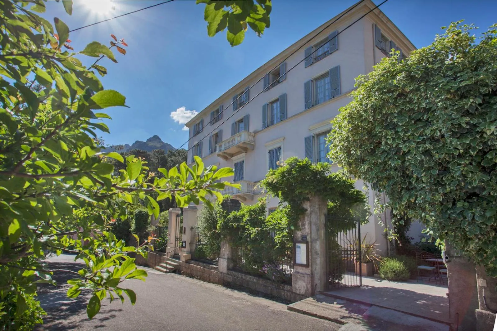 Facade/entrance in Mare E Monti - Hôtel de Charme