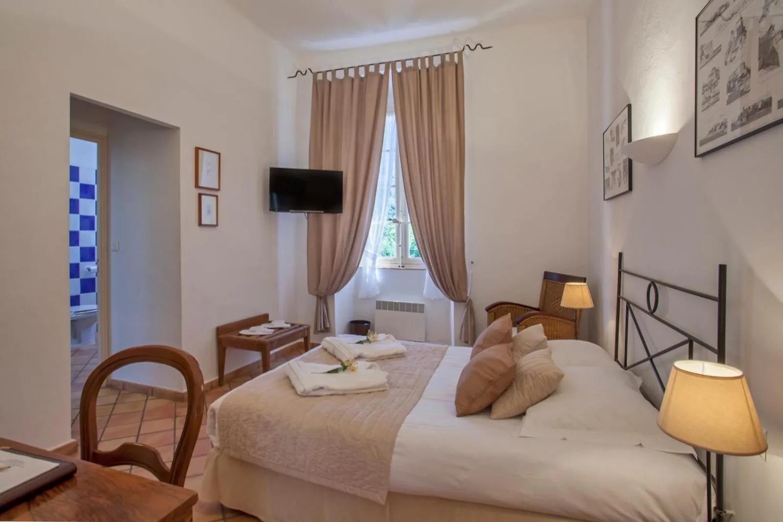 Bedroom, Bed in Mare E Monti - Hôtel de Charme