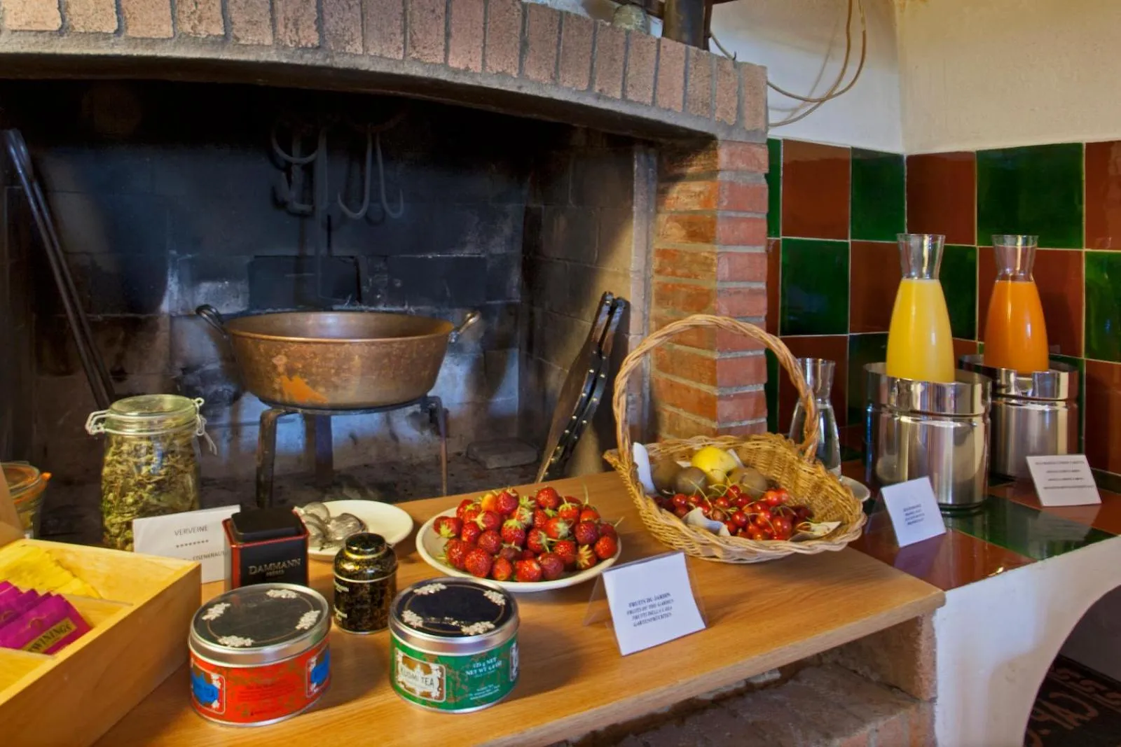 Continental breakfast in Mare E Monti - Hôtel de Charme