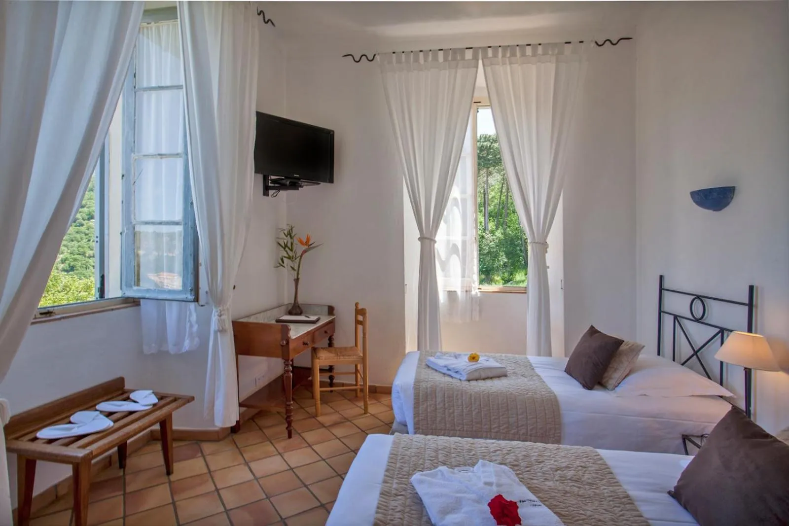 Bedroom, Bed in Mare E Monti - Hôtel de Charme