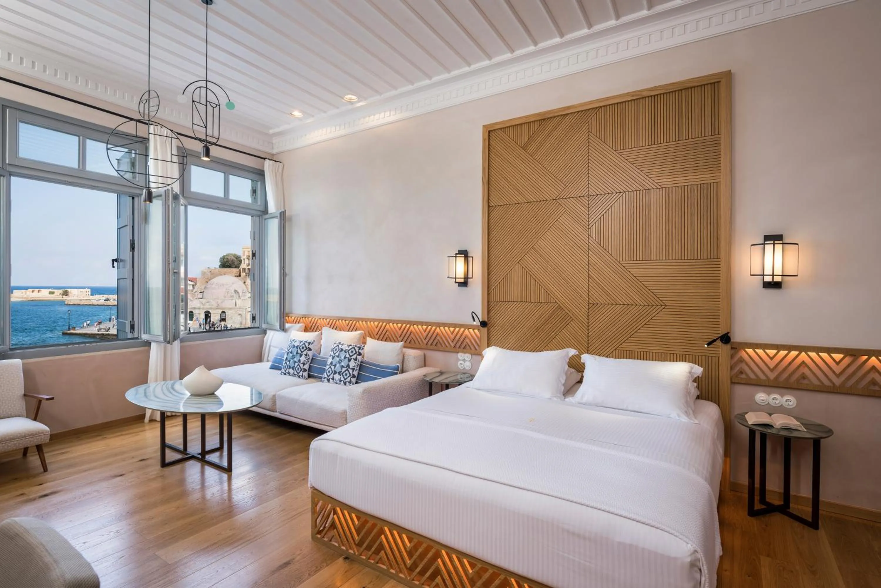 Seating area, Bed in Scala de Faro