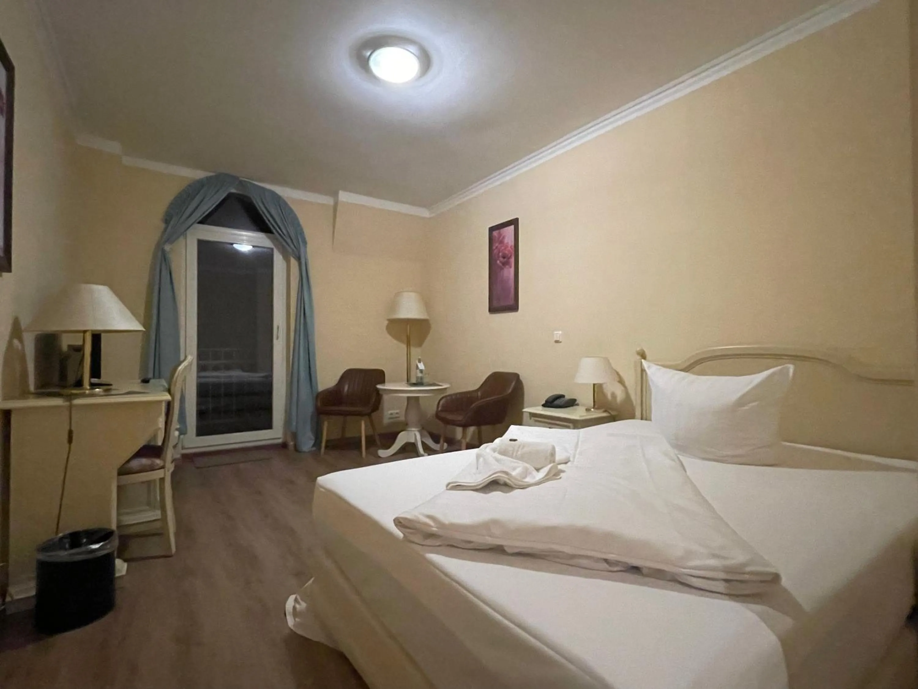 Photo of the whole room, Bed in Hotel Bellevue Warnemünde