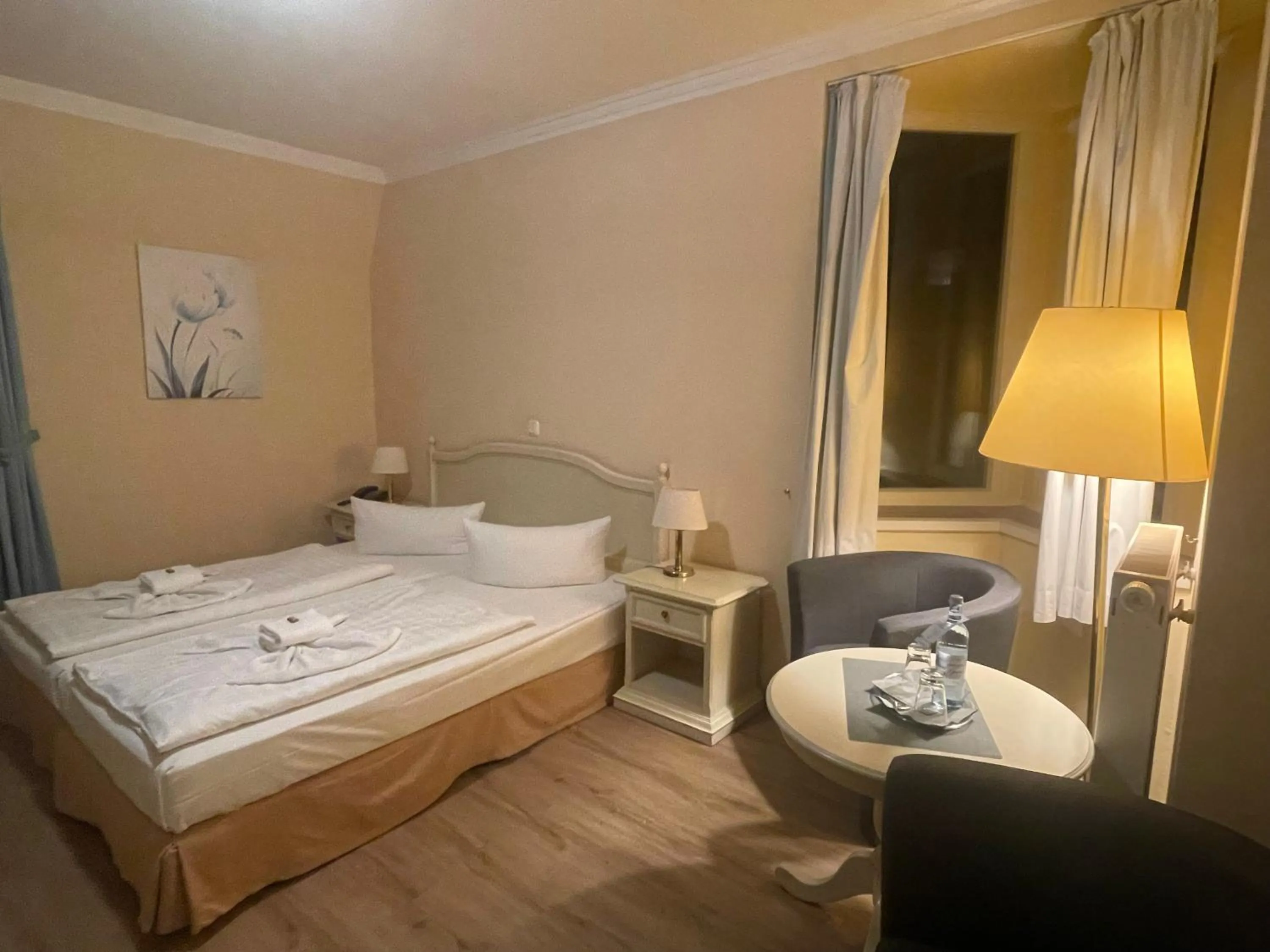 Photo of the whole room, Bed in Hotel Bellevue Warnemünde