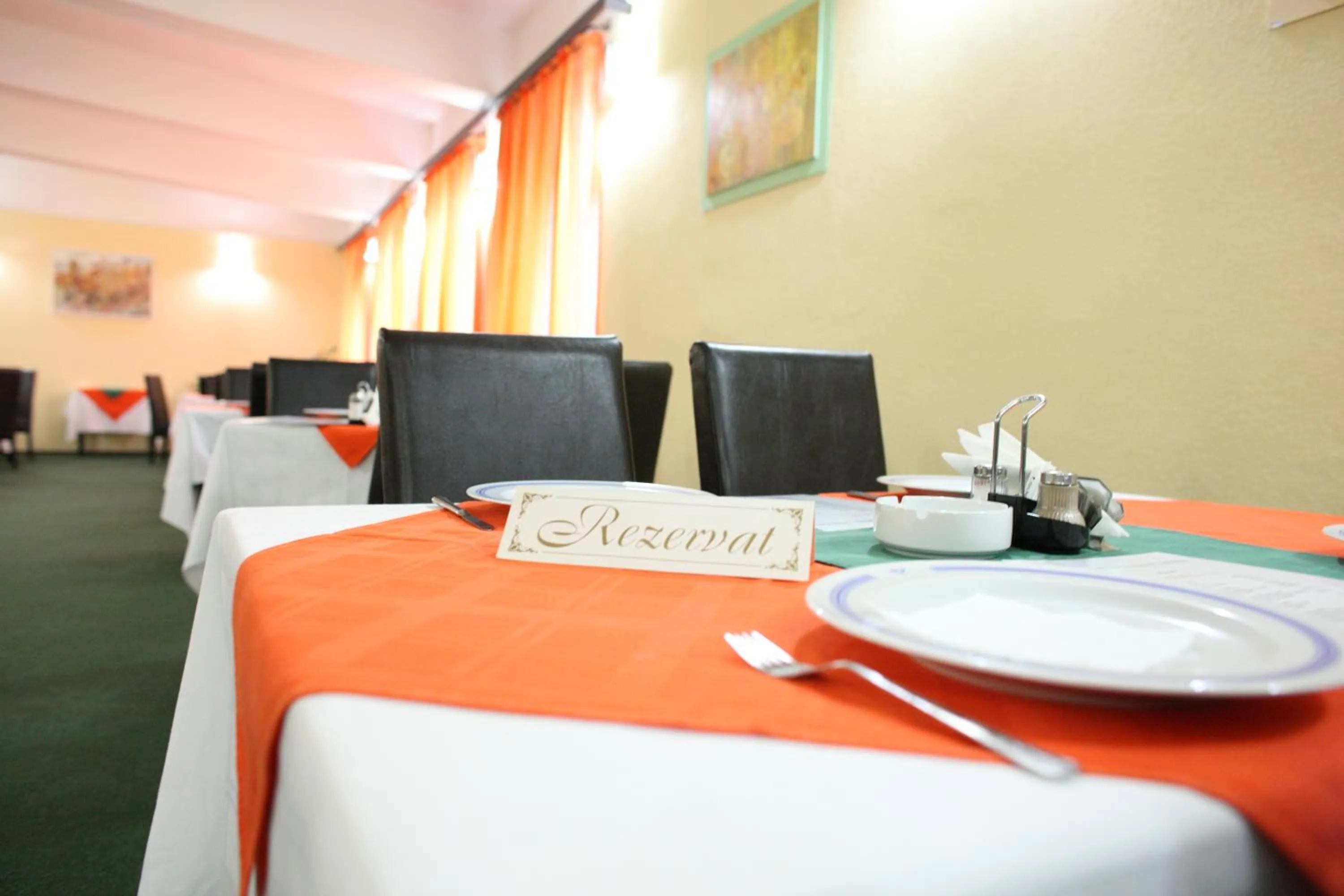 Restaurant/places to eat in Hotel Central