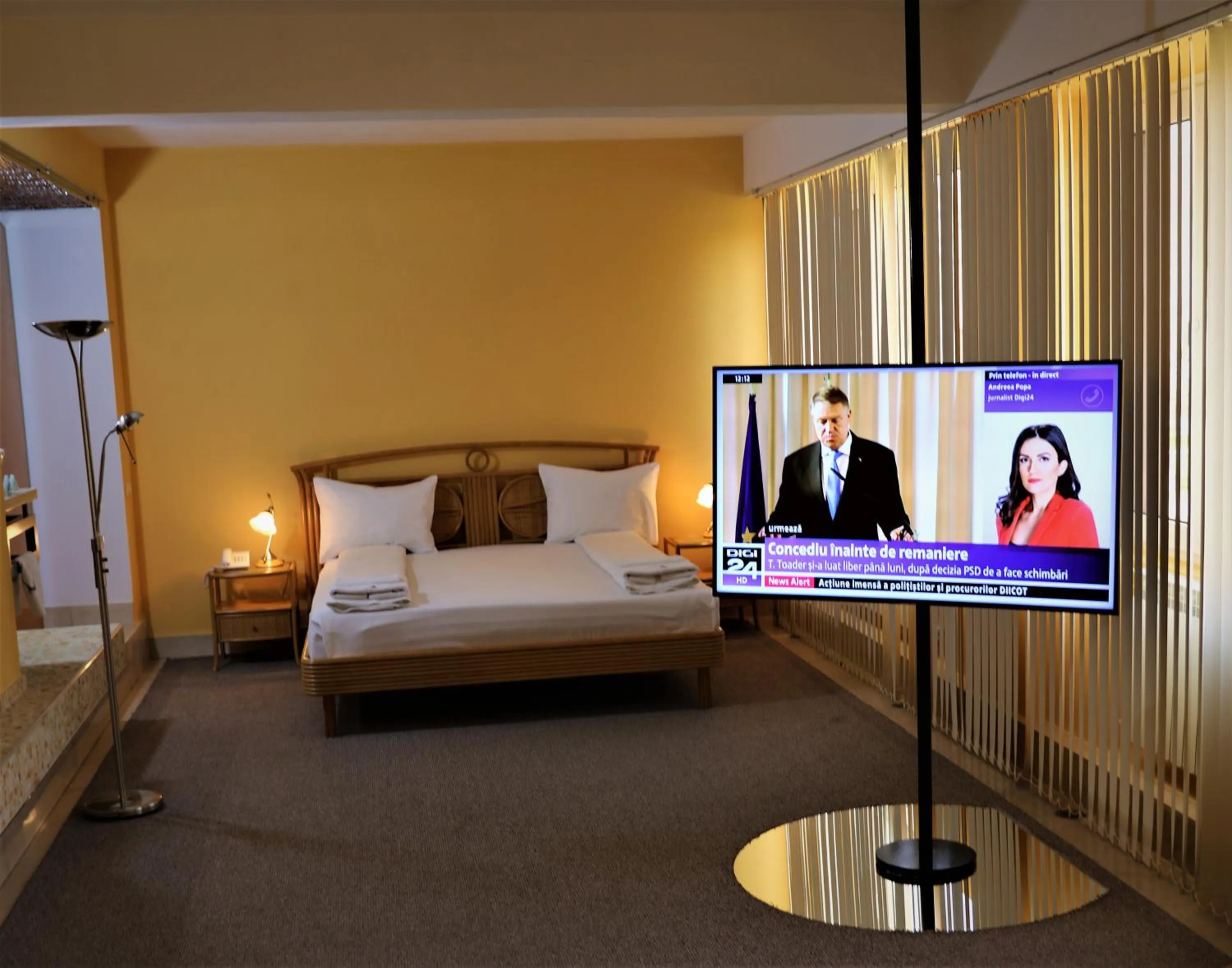 Living room, Bed in Hotel Central