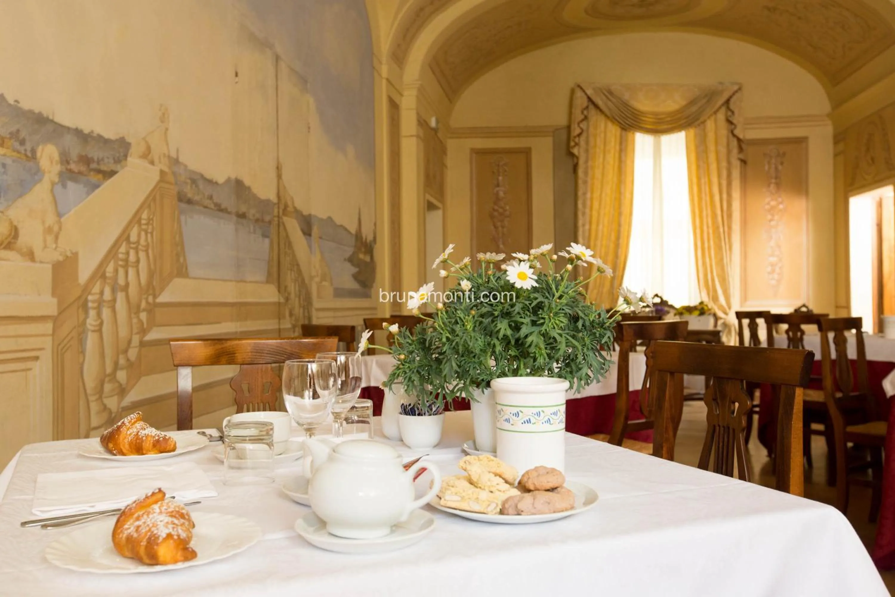 Restaurant/places to eat in Hotel Palazzo Brunamonti