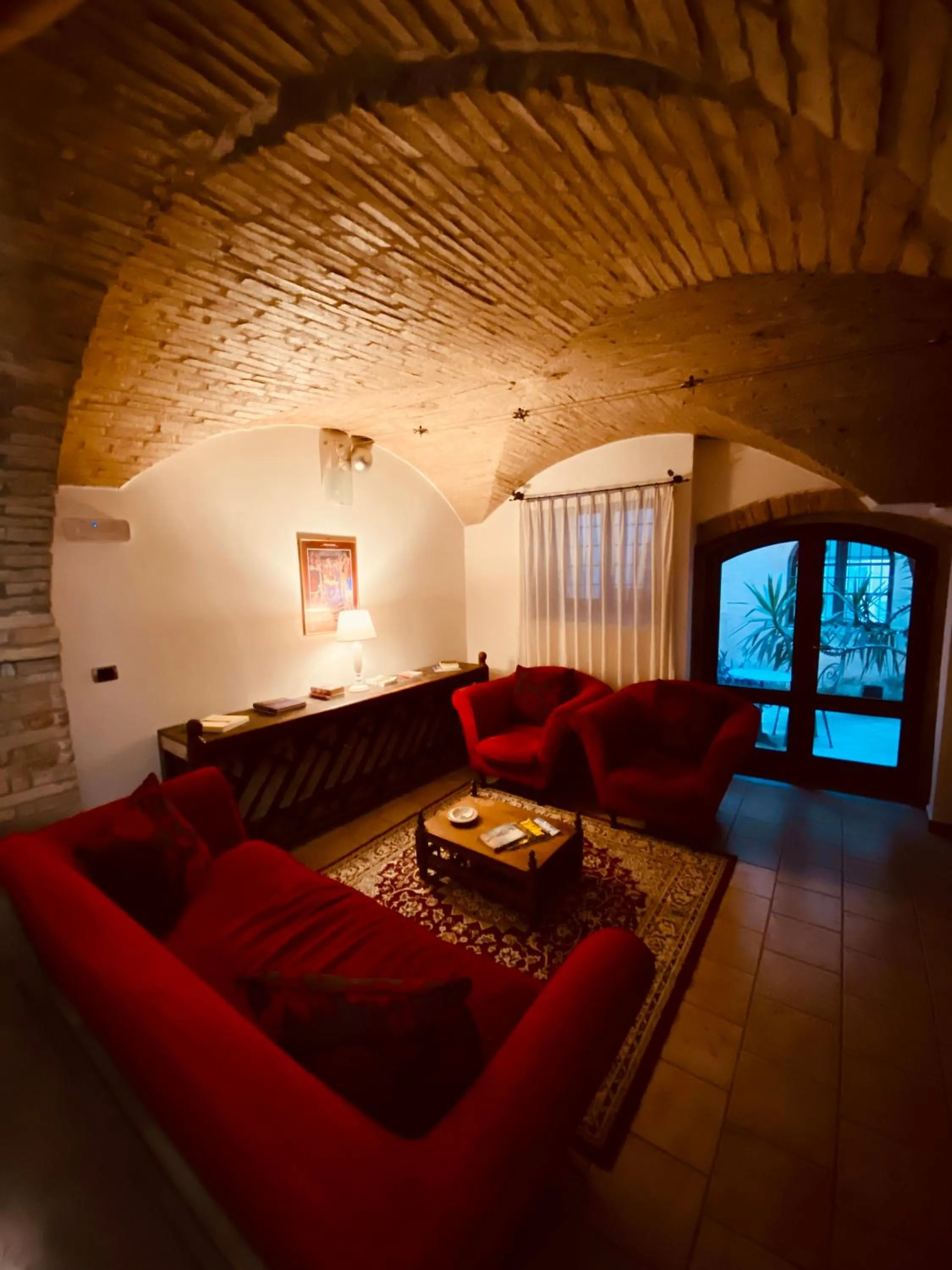 Communal lounge/ TV room in Hotel Palazzo Brunamonti