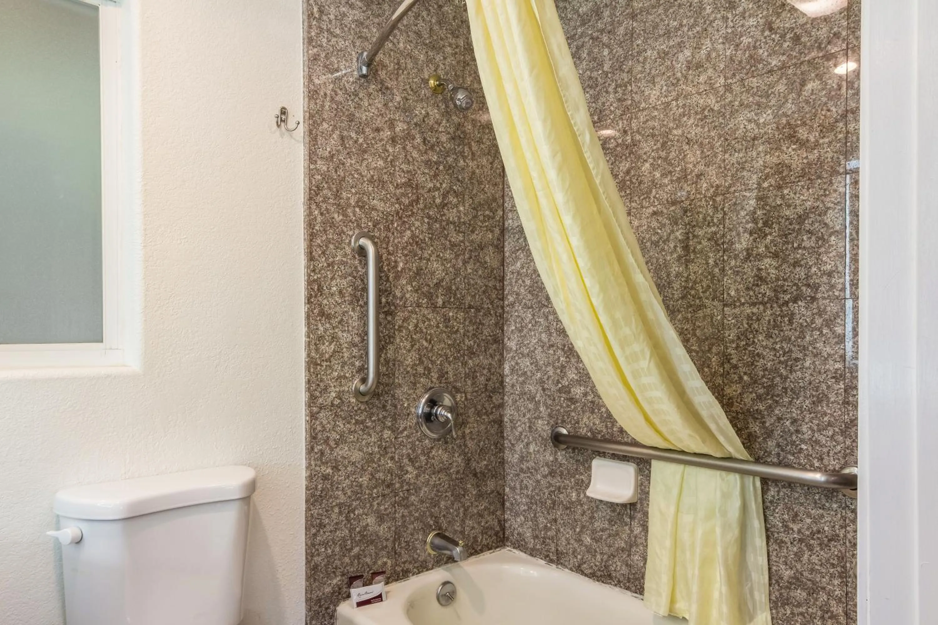 Shower in Carmel Hill Lodge