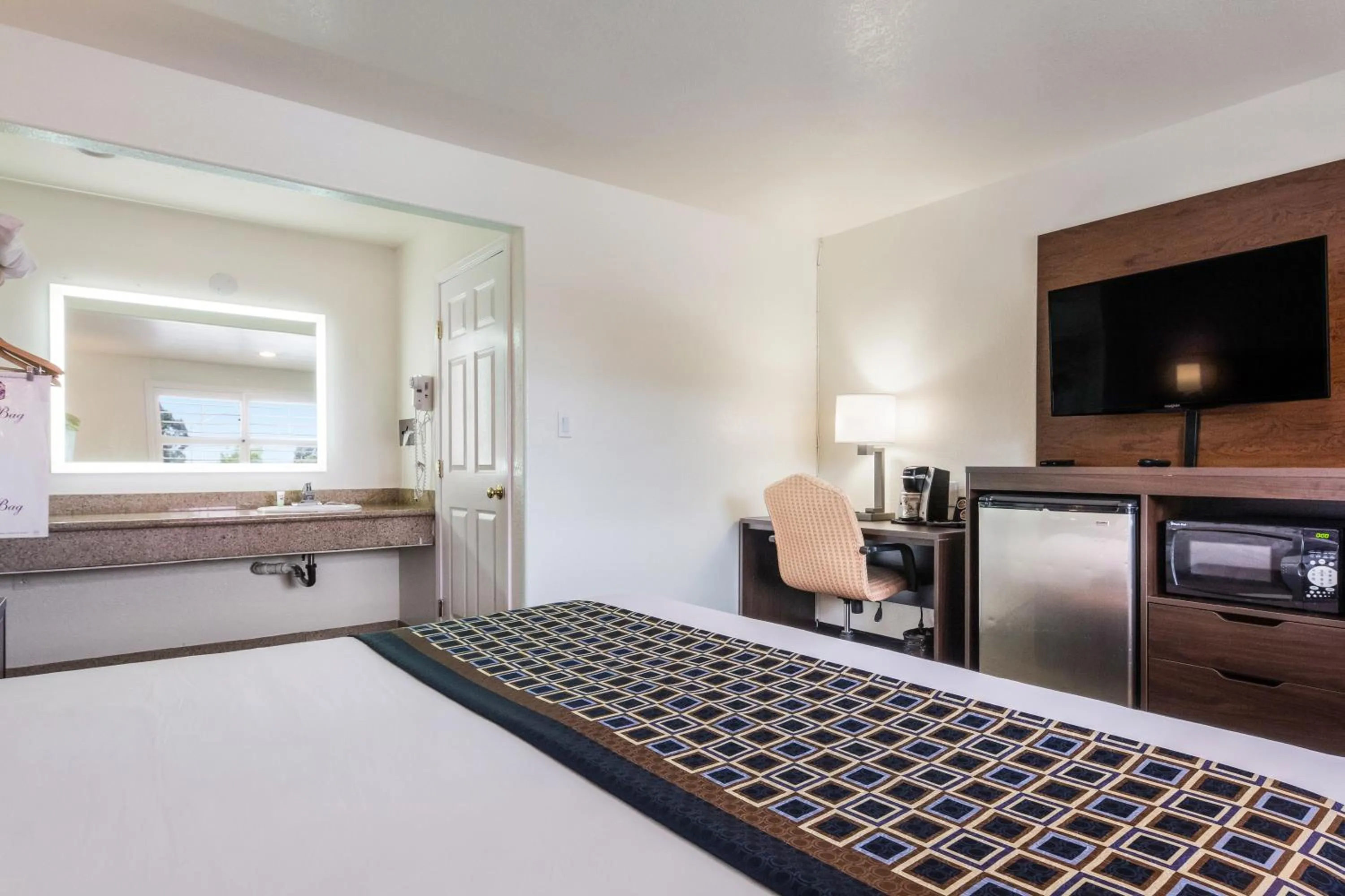 Bed in Carmel Hill Lodge