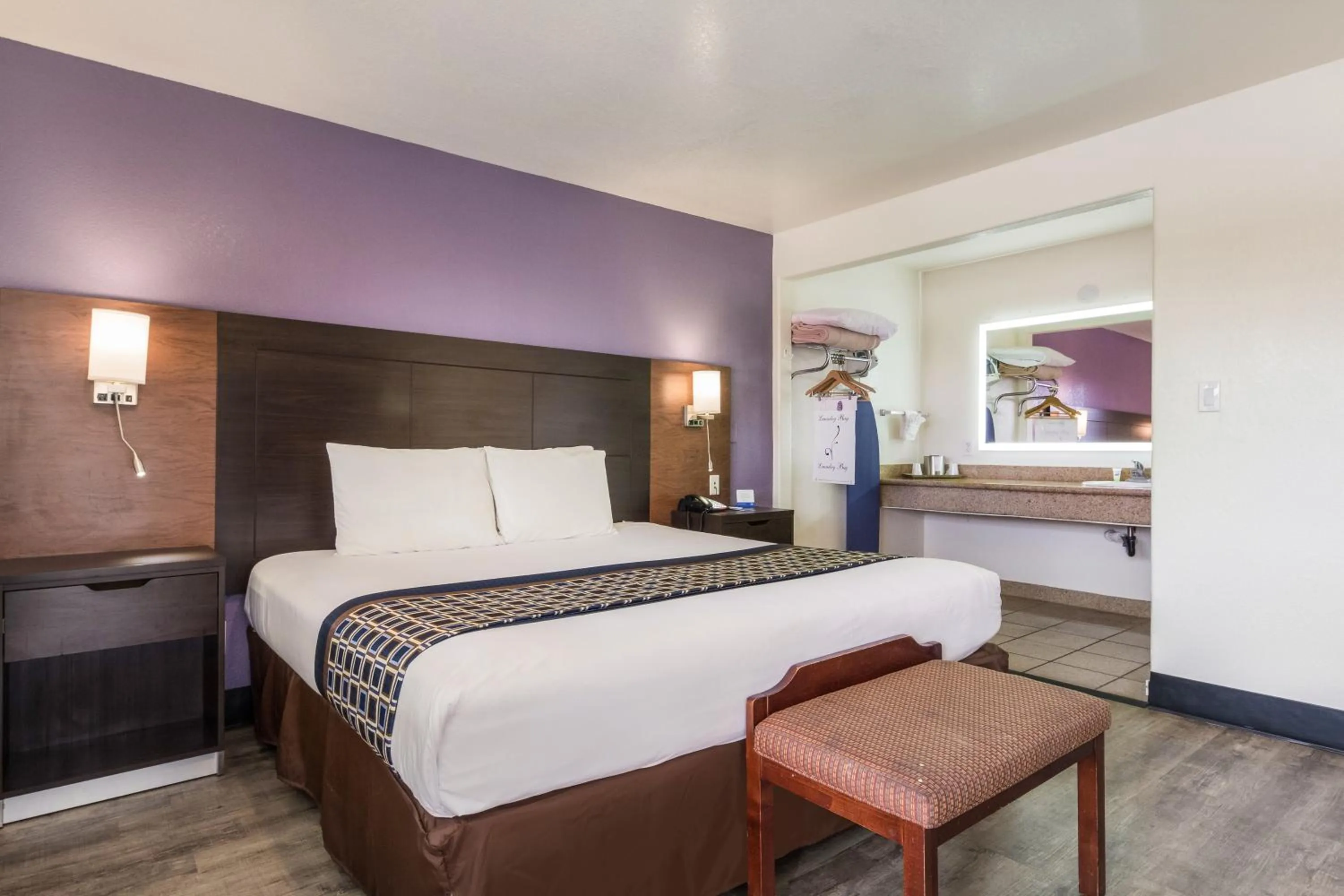 Bed in Carmel Hill Lodge