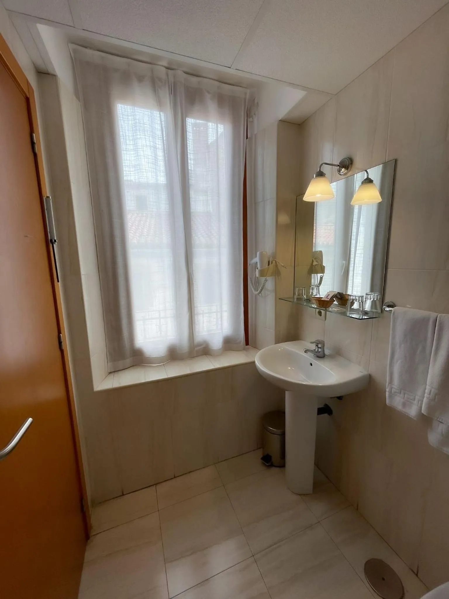 Toilet in Hotel Castilla