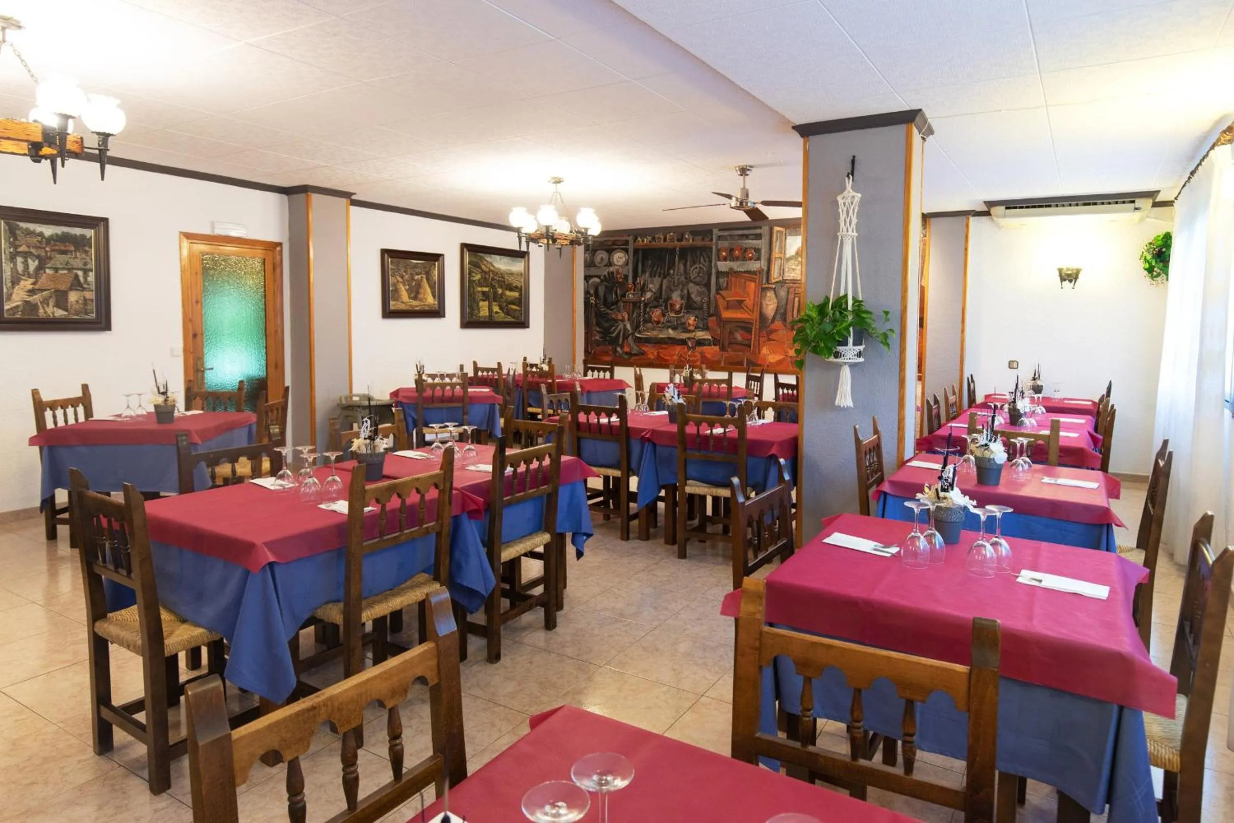 Restaurant/places to eat in Hotel Cinca